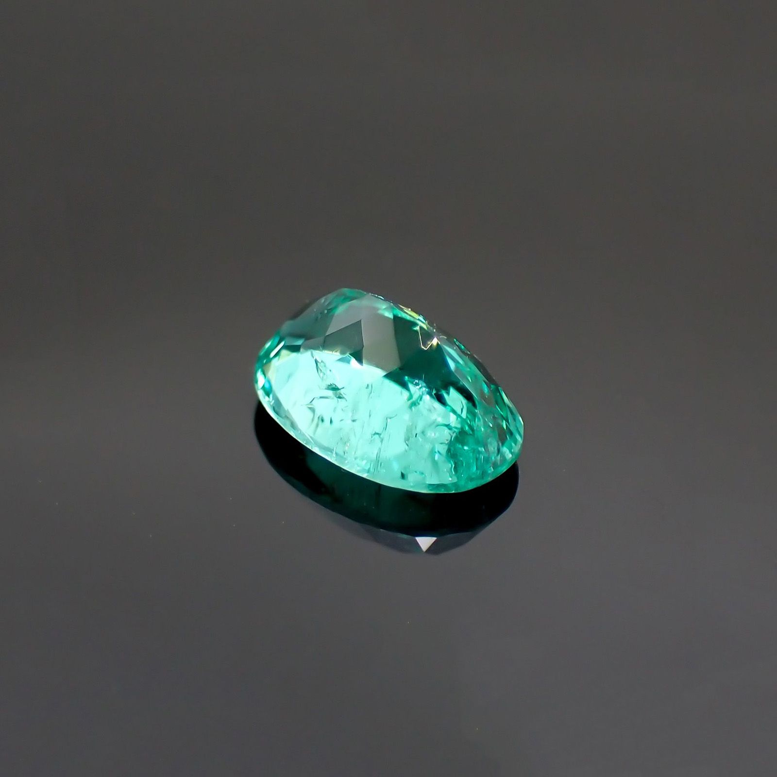 パライバトルマリン(宝石名トルマリン/別名パライバ・トルマリン) ブラジル産 GIA鑑付 1.65ct / 9.0×6.3mm前後 [19110905]