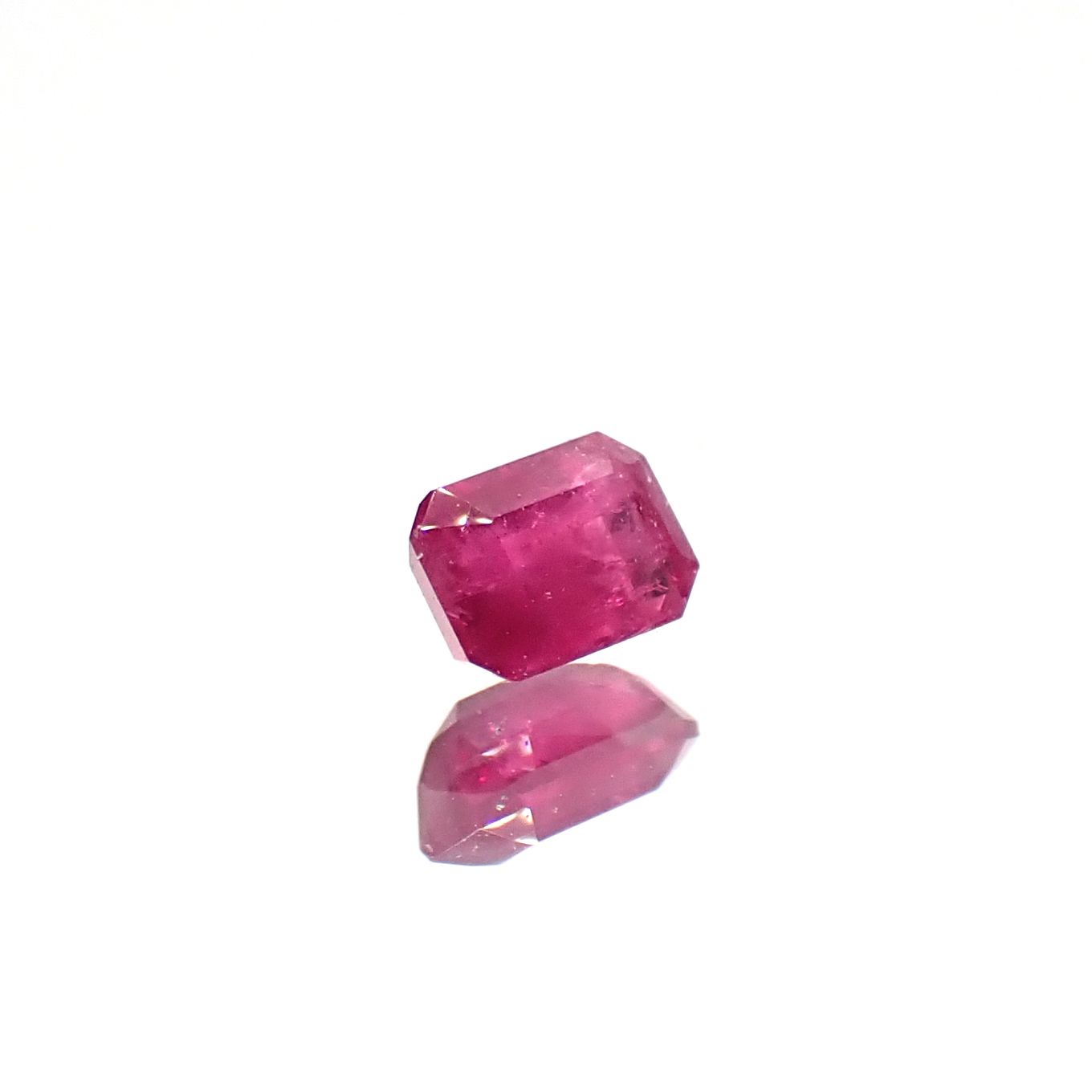レッドベリル/ピンクベリル アメリカ・ユタ州産 0.094ct [250530378]3x2.3mm前後