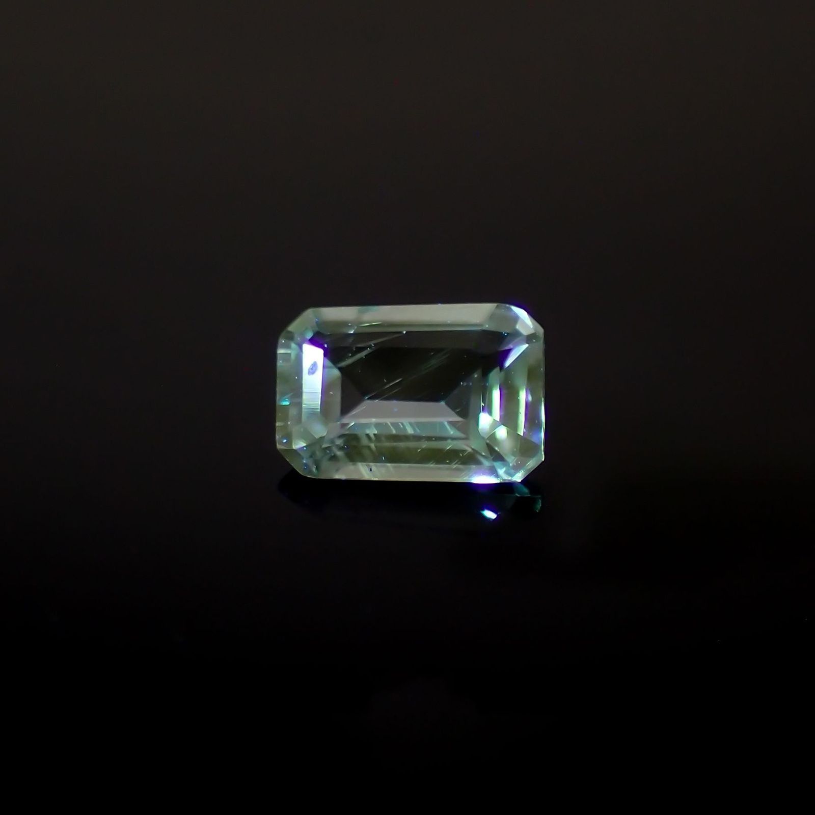 ブルーグリーンコーネルピン(宝石名コーネルピン)タンザニア産 識別済 0.14ct / 3.5x2.3mm前後 [240219230]