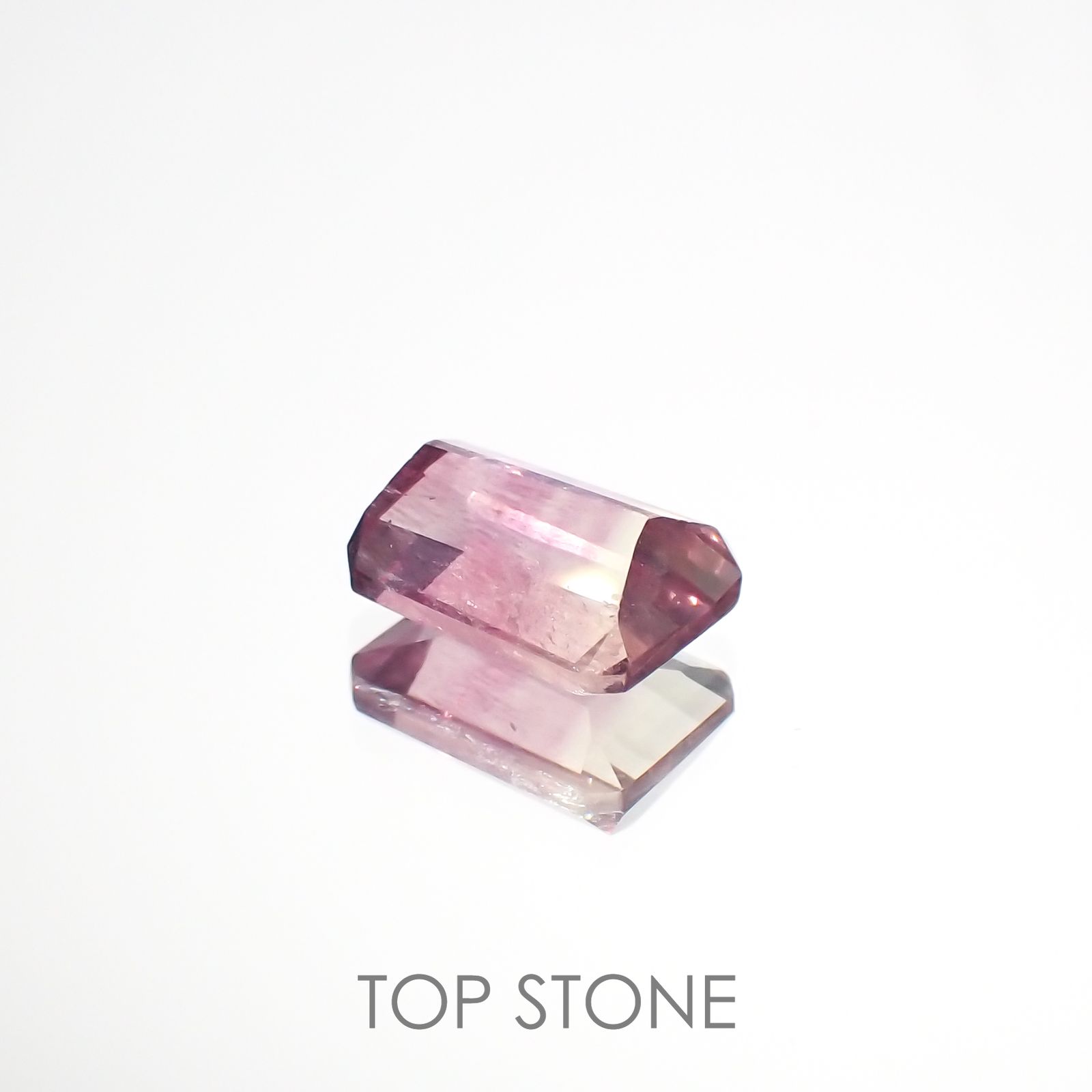 バイカラーフローライト 中国産 1.69ct[220917998]8x5.9mm前後