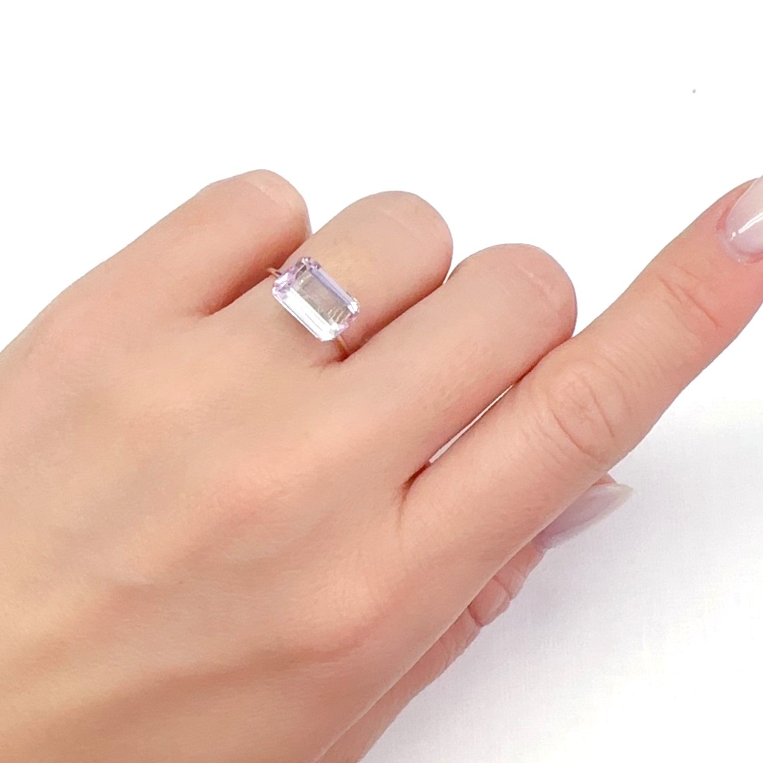 クンツァイト アフガニスタン産 3.43ct[231224710]10.9x7.2mm前後