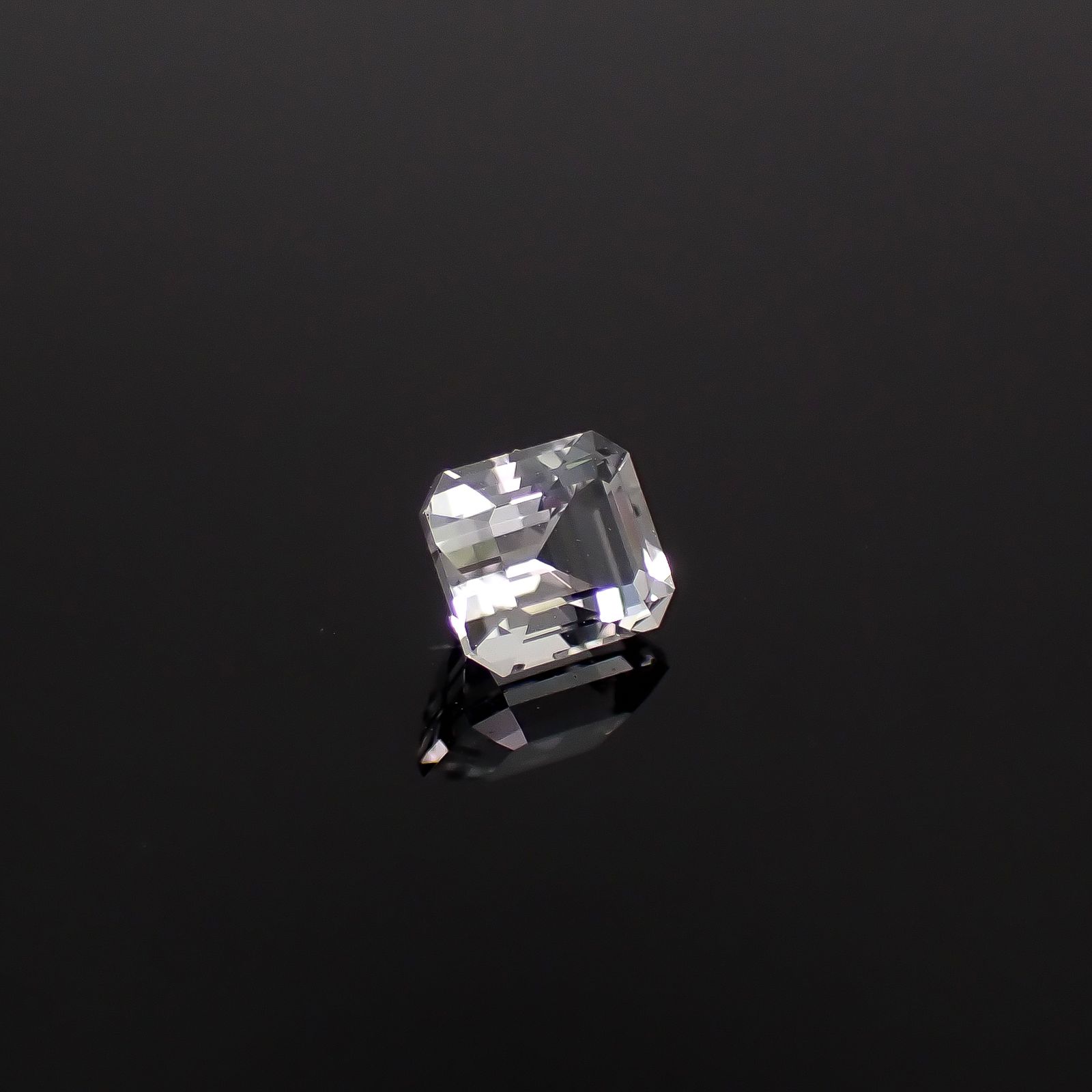 フェナカイト ロシア産 0.73ct / 5.3x4.7mm前後 [260231712]