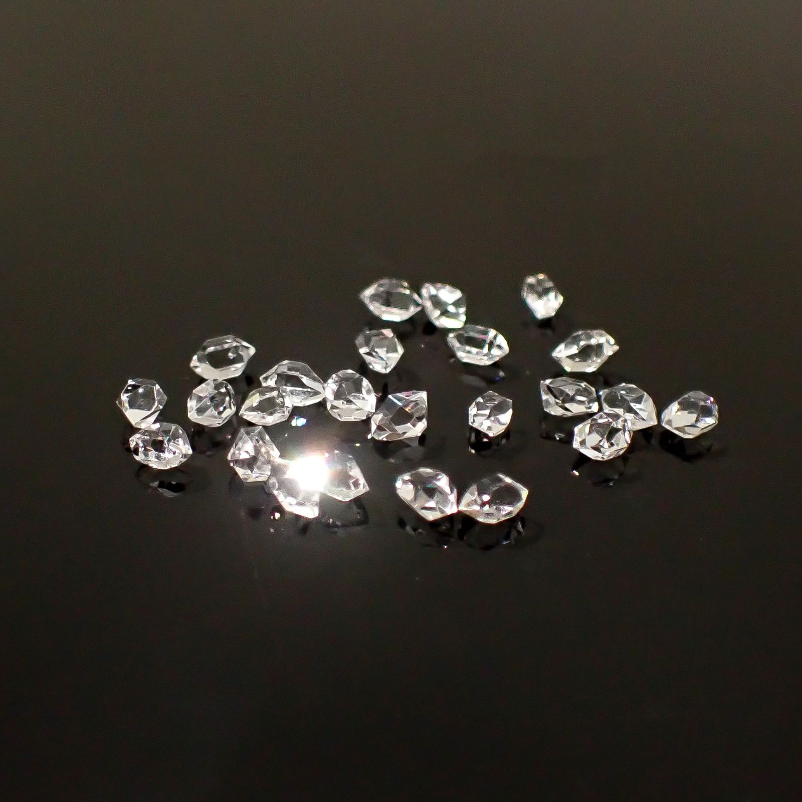 ◇メレセット◇ハーキマーダイヤモンド 原石 アメリカ・ニューヨーク州産 1.75ct / 2.8-3.5x1.5-2.3mm前後 [260231700]
