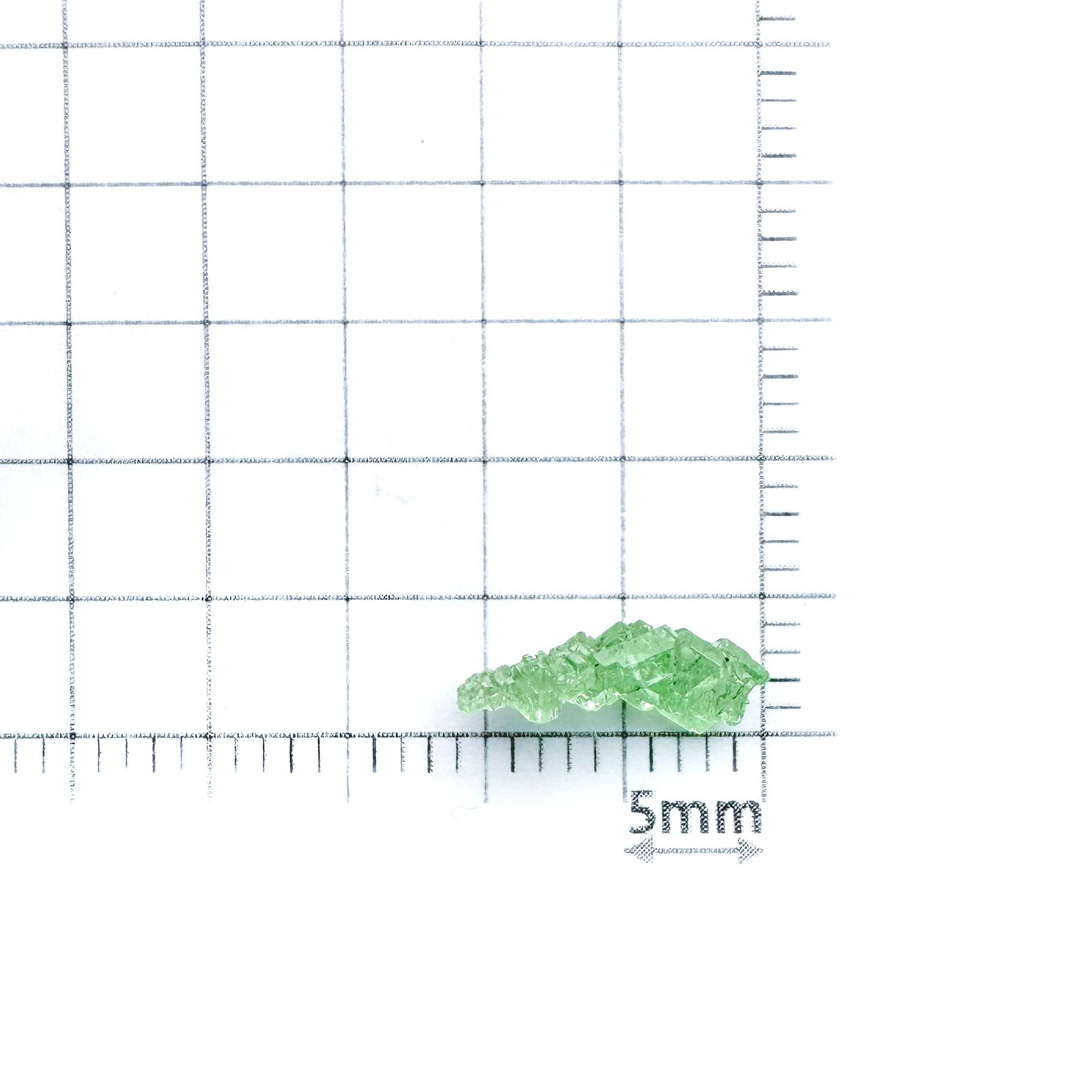 ツァボライト 原石 タンザニア産 0.85ct / 10.8x4.5mm前後 [251231426]