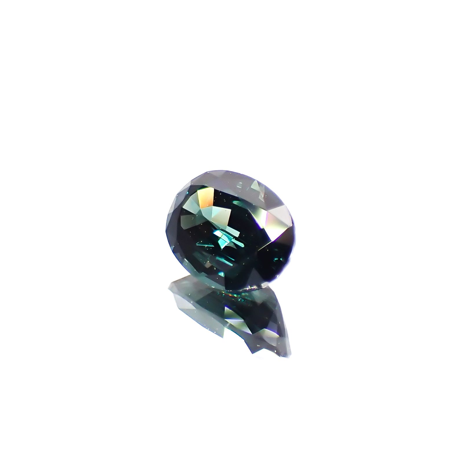 ベキリーブルーガーネット（カラーチェンジガーネット アレキタイプ） マダガスカル・ベキリー産 0.83ct [241029377]6.6x4.7mm前後