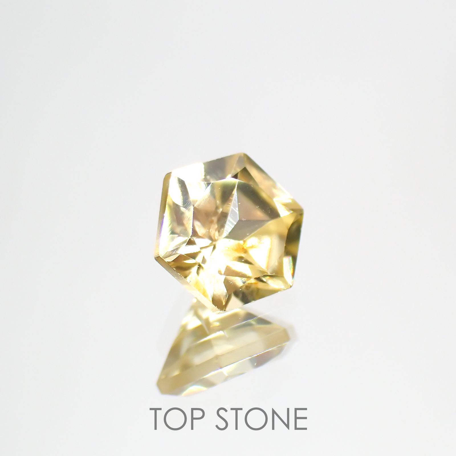 ◇ヘキサゴンカット◇イエロージルコン(宝石名ジルコン) カンボジア産 0.88ct 識別済[210410475]5.1×5.1mm前後