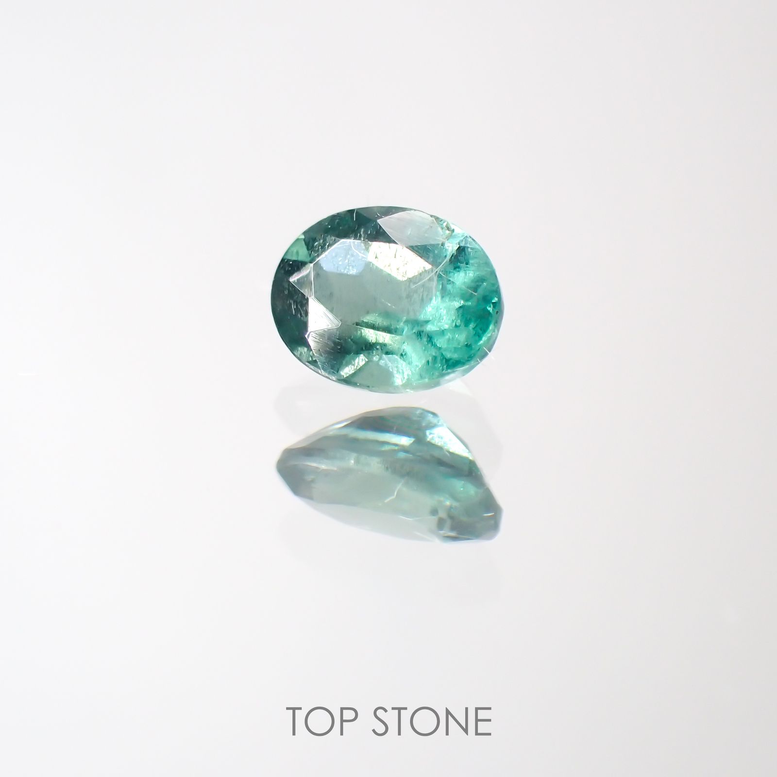 グリーンアパタイト(ノーブルモロキサイト)(宝石名アパタイト) マダガスカル産 0.25ct 識別済[211013531]4.6×3.5mm前後