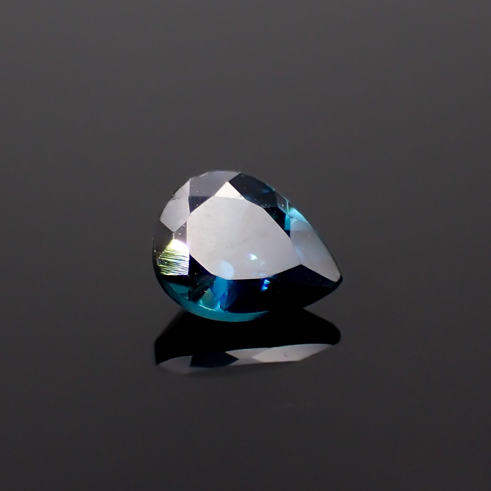 インディゴライト ブラジル/アフリカ産 0.32ct[230923523]5.1x4mm前後