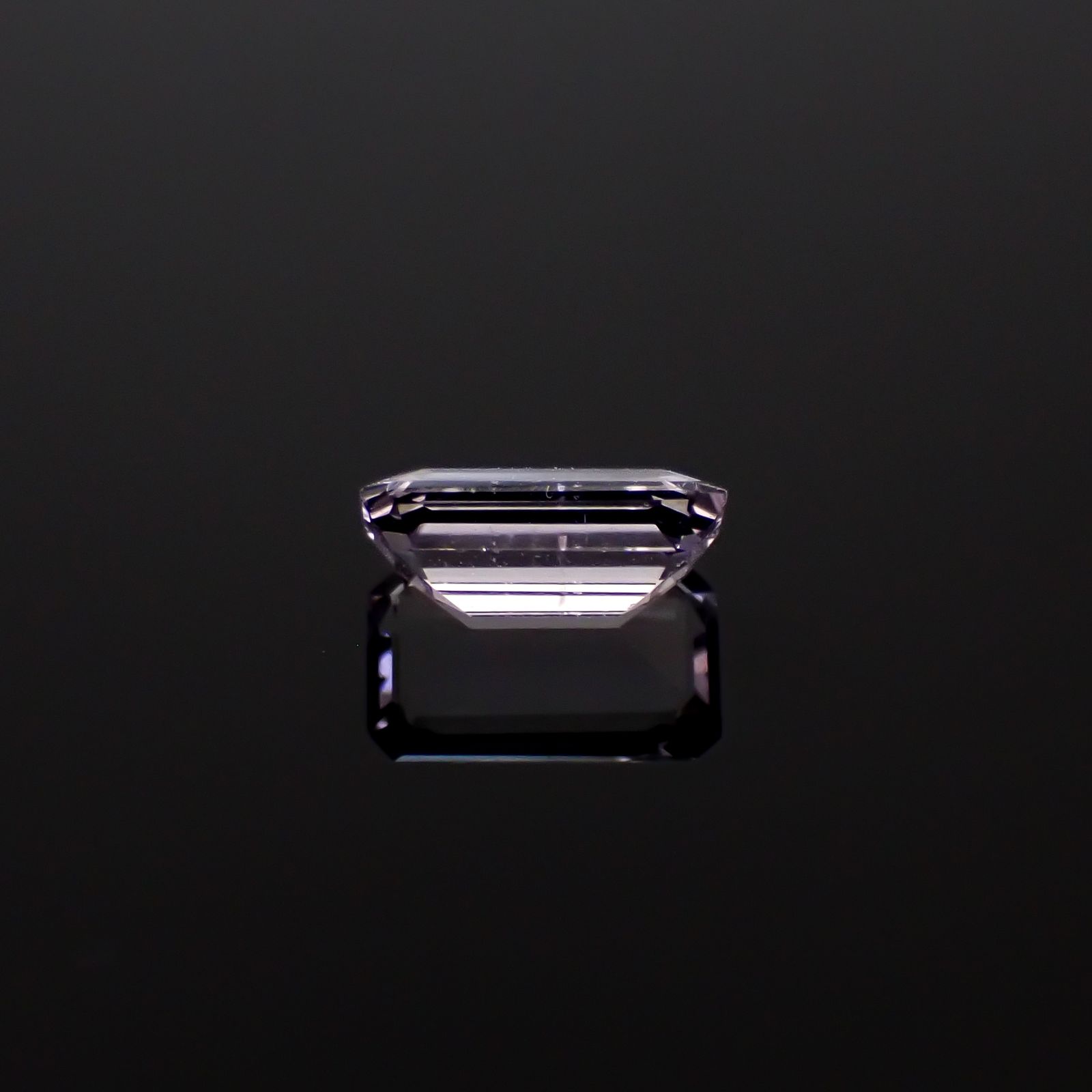 マリアライト フルオレッセンス(宝石名スキャポライト)スリランカ産 0.64ct 識別済[250330046]7.2x4.1mm前後