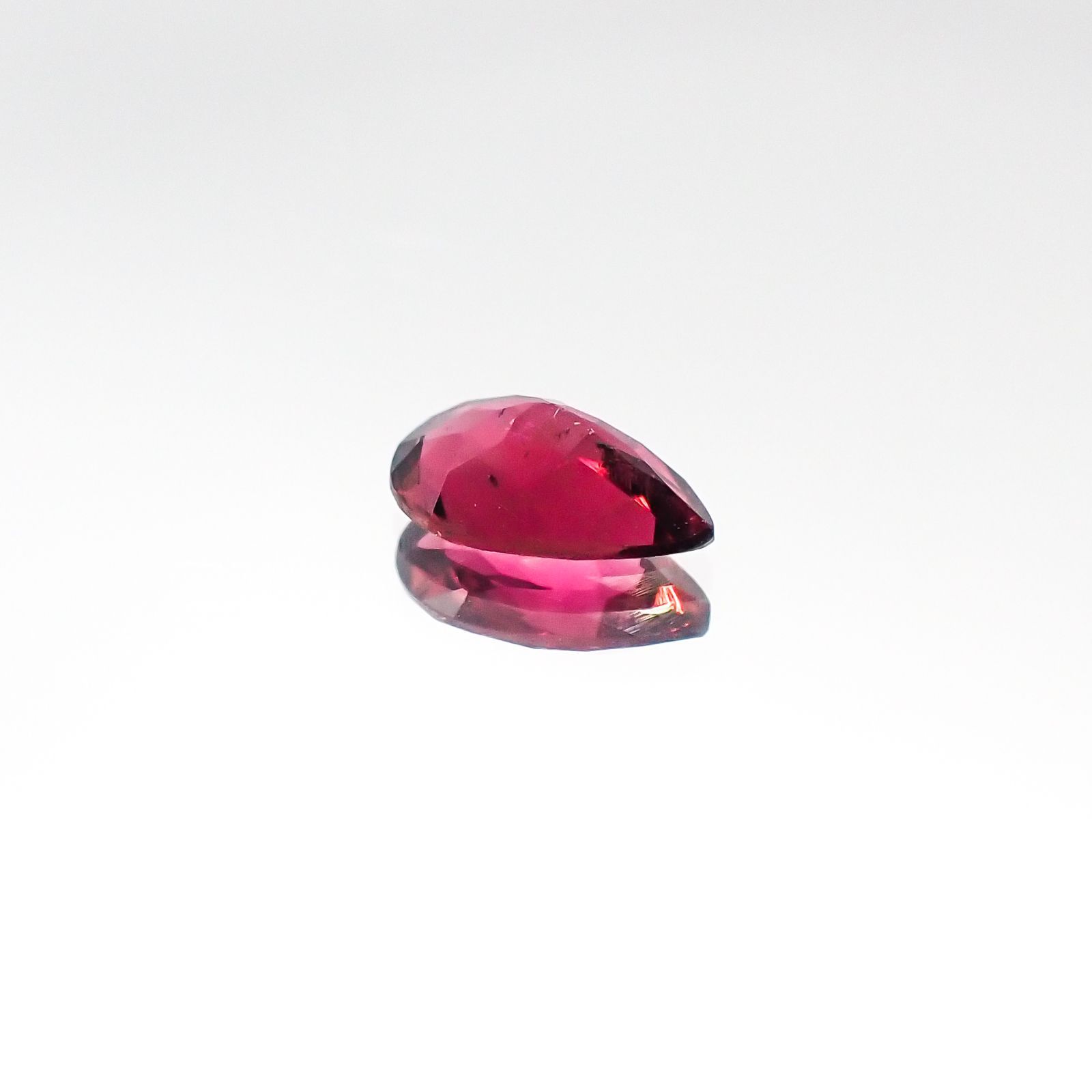 パープルトルマリン(宝石名パープル・トルマリン)ブラジル産 0.65ct 識別済[231023896]7.7x5mm前後