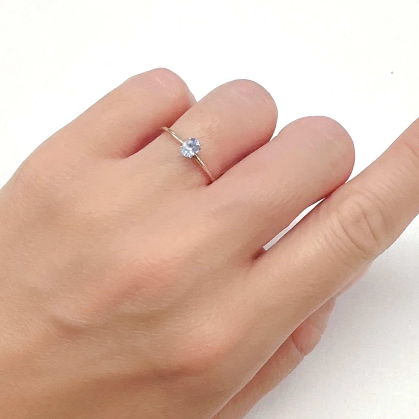 バイカラーベニトアイト アメリカ・カリフォルニア州産 0.27ct[240527397]4.4x3.4mm前後