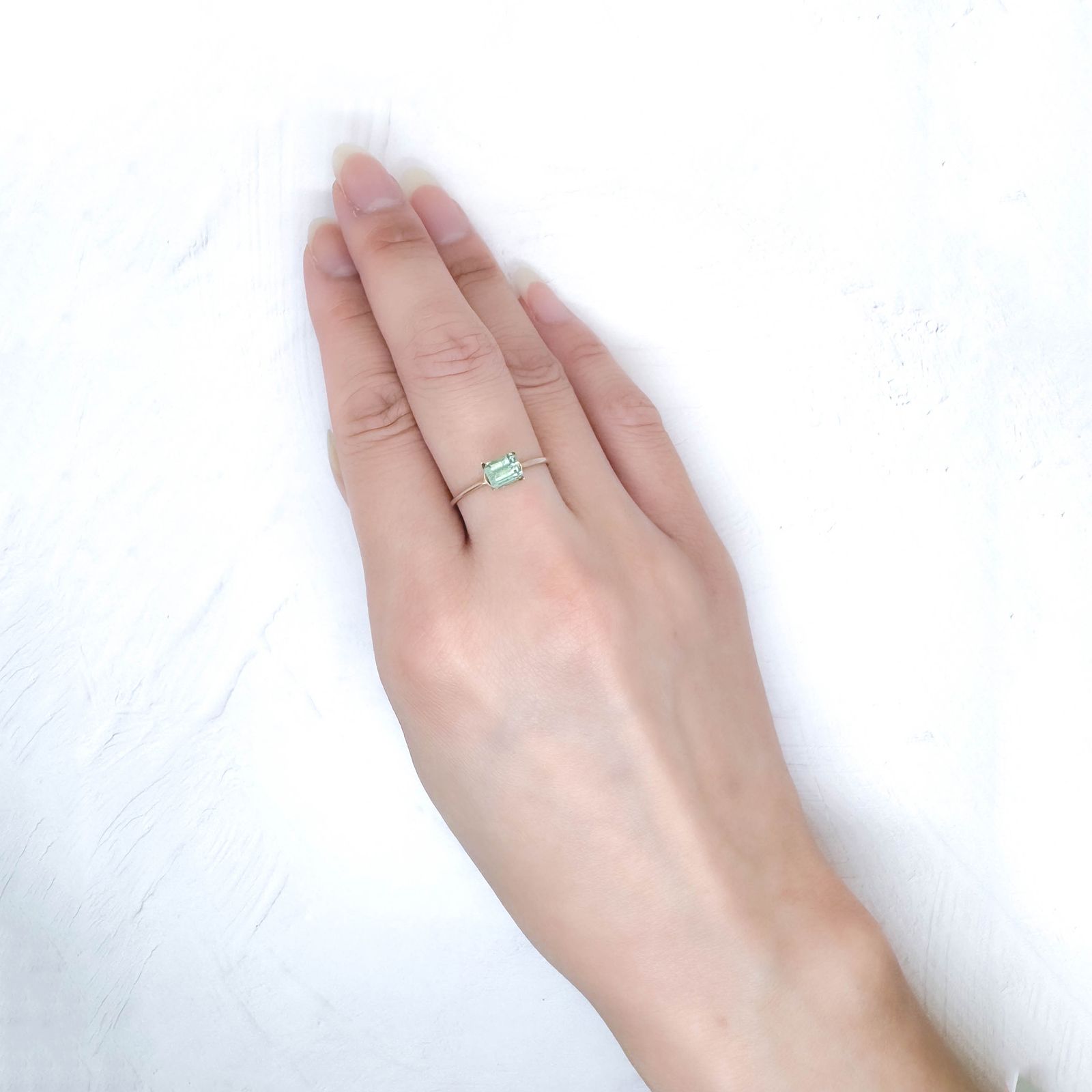 ミントトルマリン アフガニスタン産 0.77ct / 5.5x4.5mm前後 [251031210]