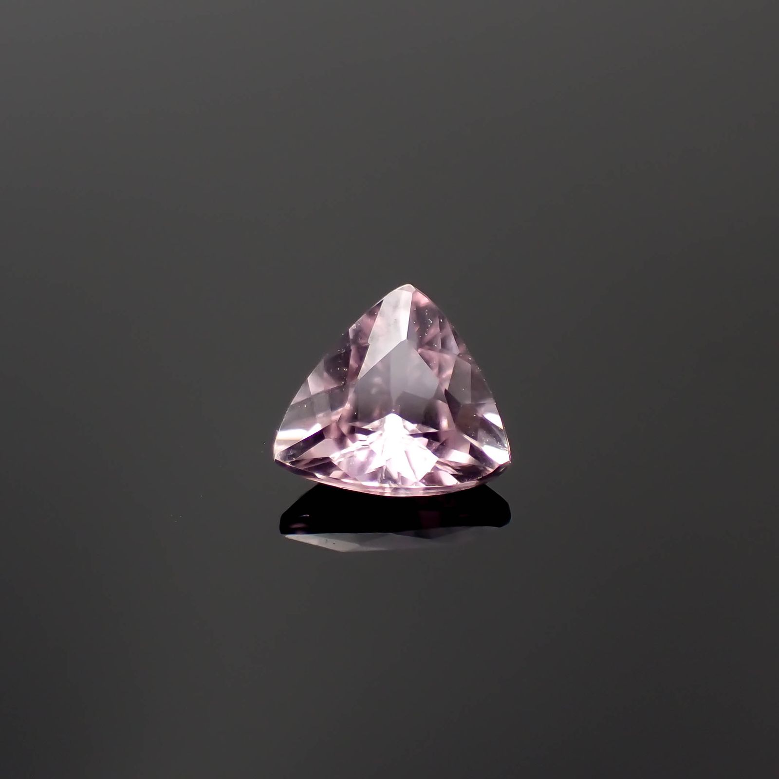 カラーシフト ピンクダイアスポア アフガニスタン産 0.59ct[240326988]5.9x5.5mm前後