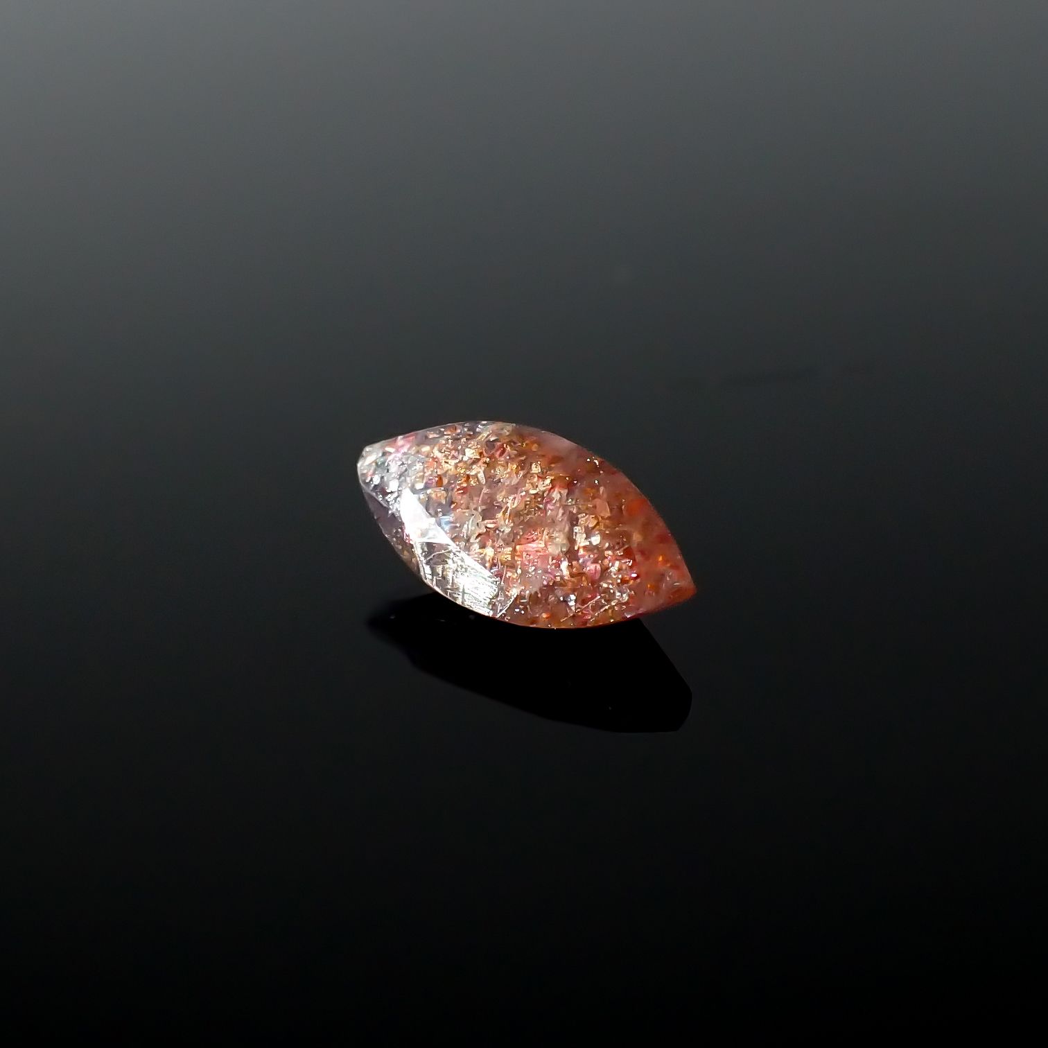 ブラッドショットアイオライト インド産 0.62ct[240125386]8.9x4.2mm前後