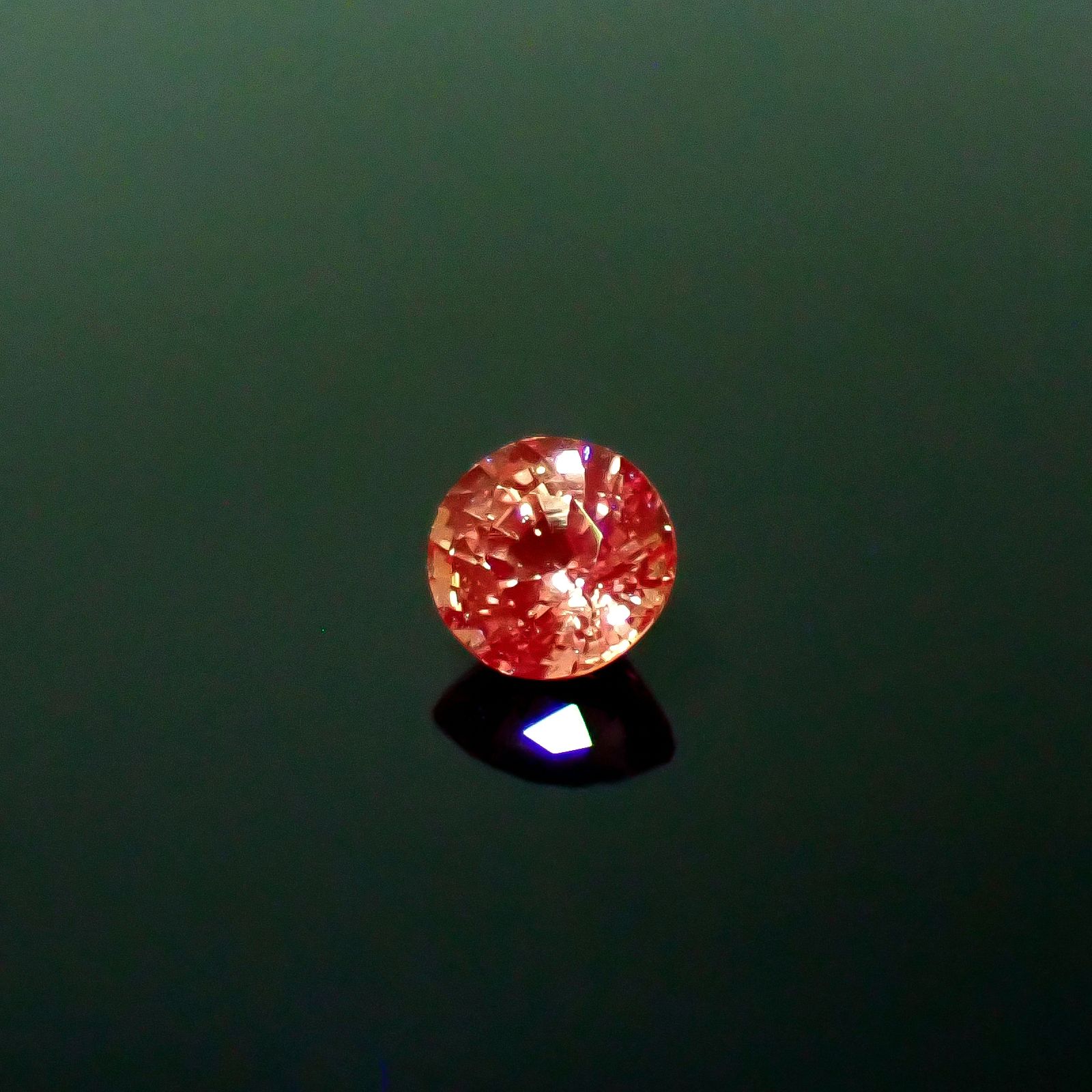 パパラチャサファイア 非加熱(宝石名サファイア/別名パパラチャ・サファイア)スリランカ/マダガスカル産 GIA鑑付 0.46ct / 4.45x4.49mm前後 [260131598]