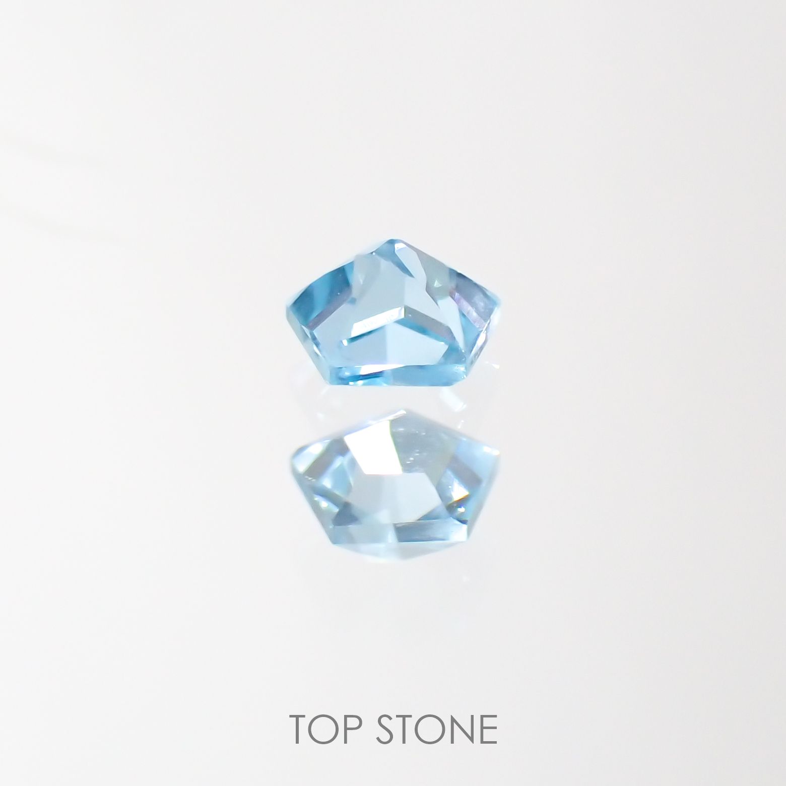 ◇ペンタゴンカット◇スイスブルートパーズ(宝石名ブルー・トパーズ)ブラジル産 0.12ct 識別済[220113907]3x3.1mm前後