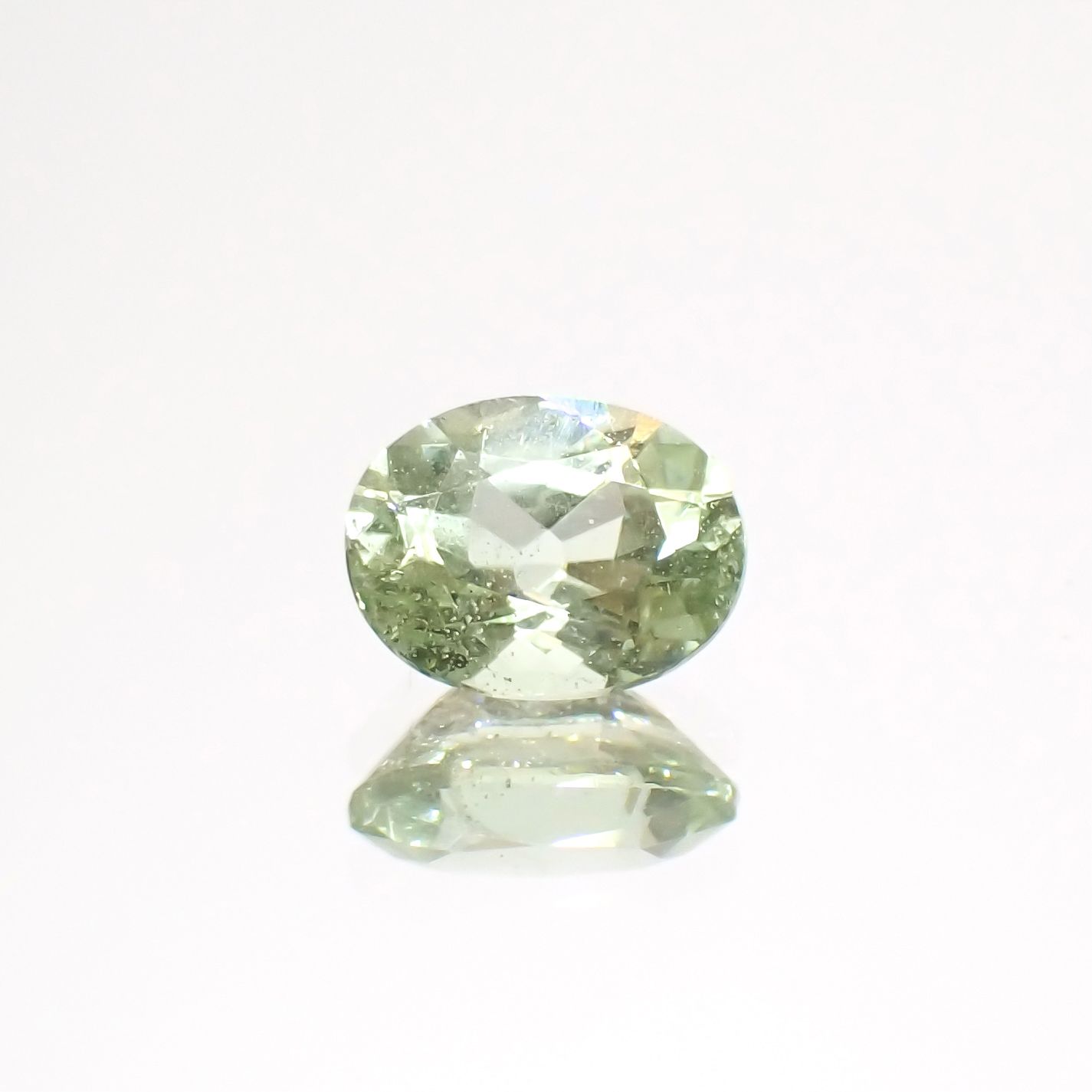 バナジウムコーネルピン(宝石名コーネルピン)タンザニア・タンガ州産 0.44ct 識別済[230521915]5.4x4.1mm前後