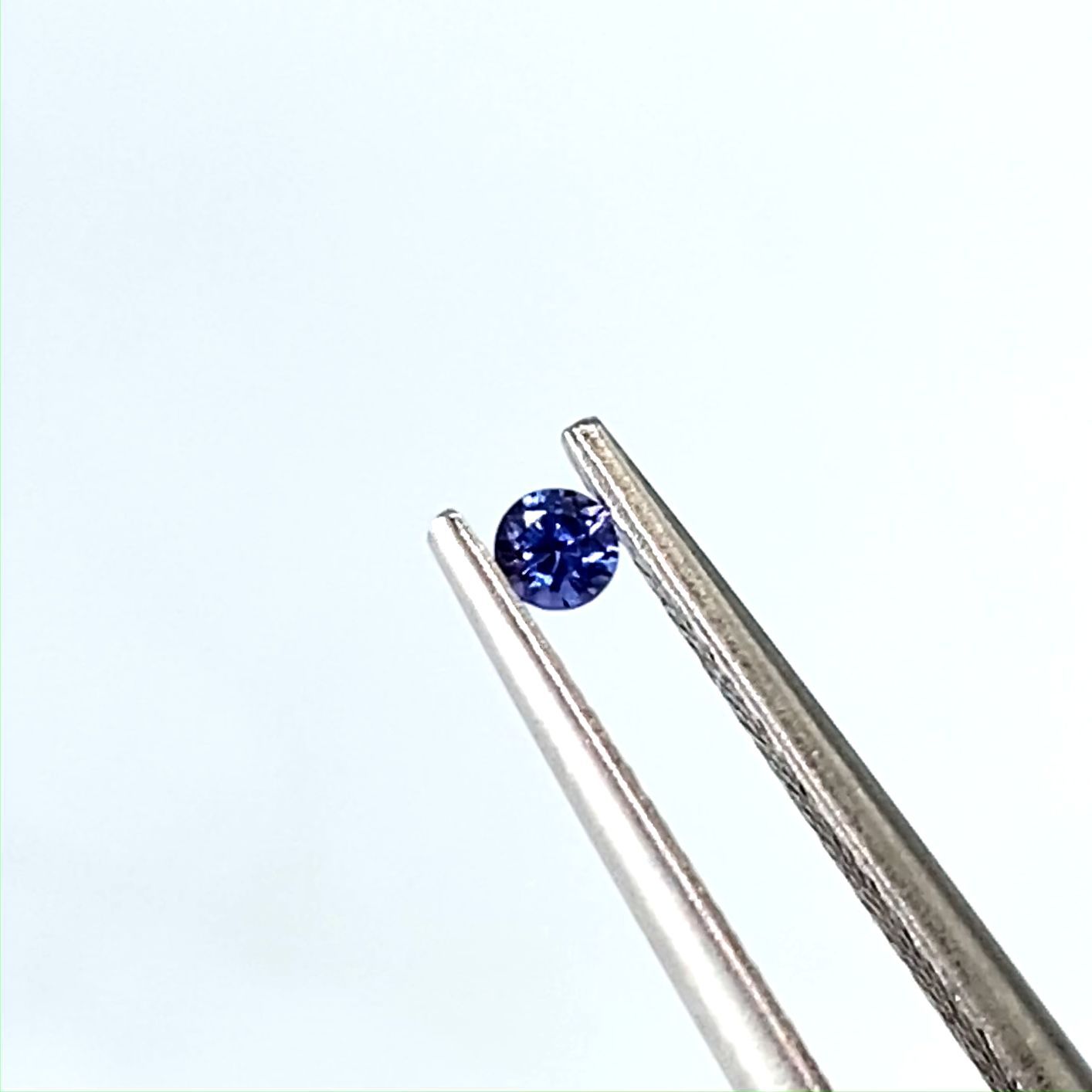 合計2.0ct　ベニトアイト結晶　ルースセット　直径2mm　メレサイズ ベニトアイト1石（プリンセスカット,2.2mm）《複数購入割引有》