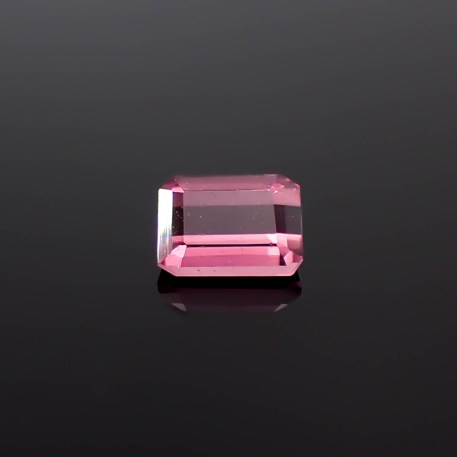 パープルトルマリン アフガニスタン産 0.57ct / 5.6x4.1mm前後 [251131319]