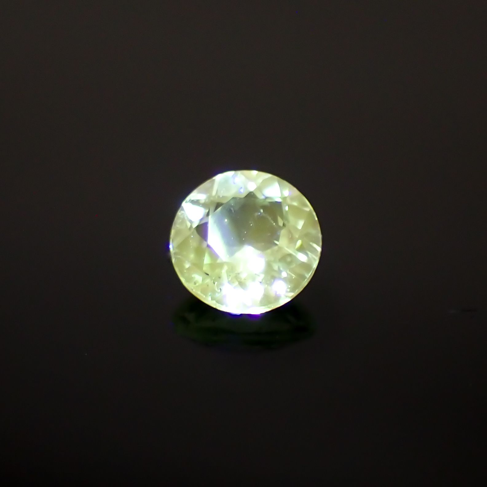 バナジウムコーネルピン(宝石名コーネルピン)タンザニア・タンガ州産 0.26ct 識別済[230320934]3.9x3.9mm前後