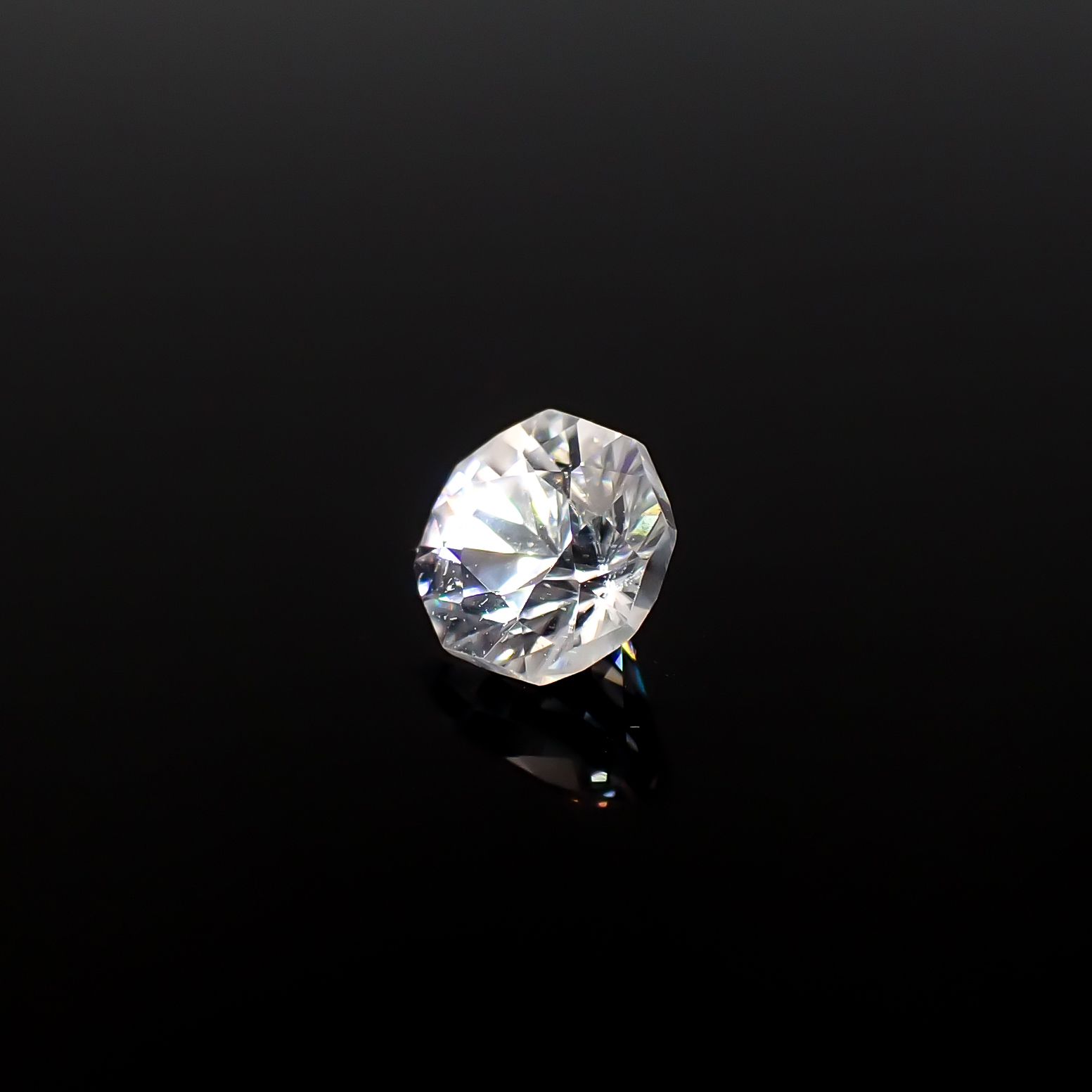◇オクタゴンカット◇カラーレスジルコン(宝石名ホワイト・ジルコン)スリランカ/カンボジア産 識別済 0.78ct / 4.8x4.8mm前後 [251231388]