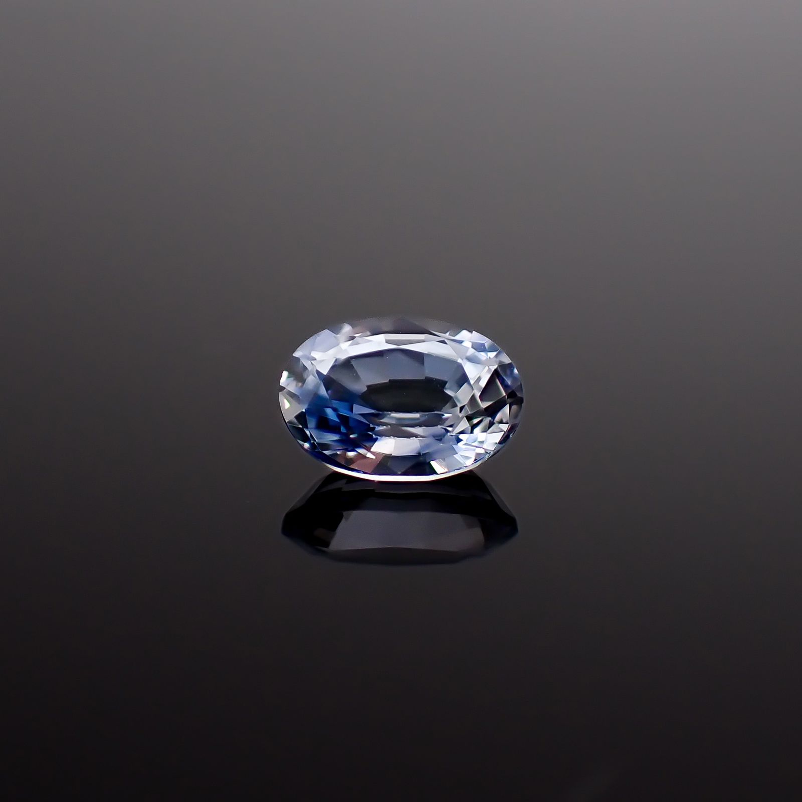 アイスブルーサファイア スリランカ/マダガスカル産 0.64ct / 5.9x4.1mm前後 [260732591]