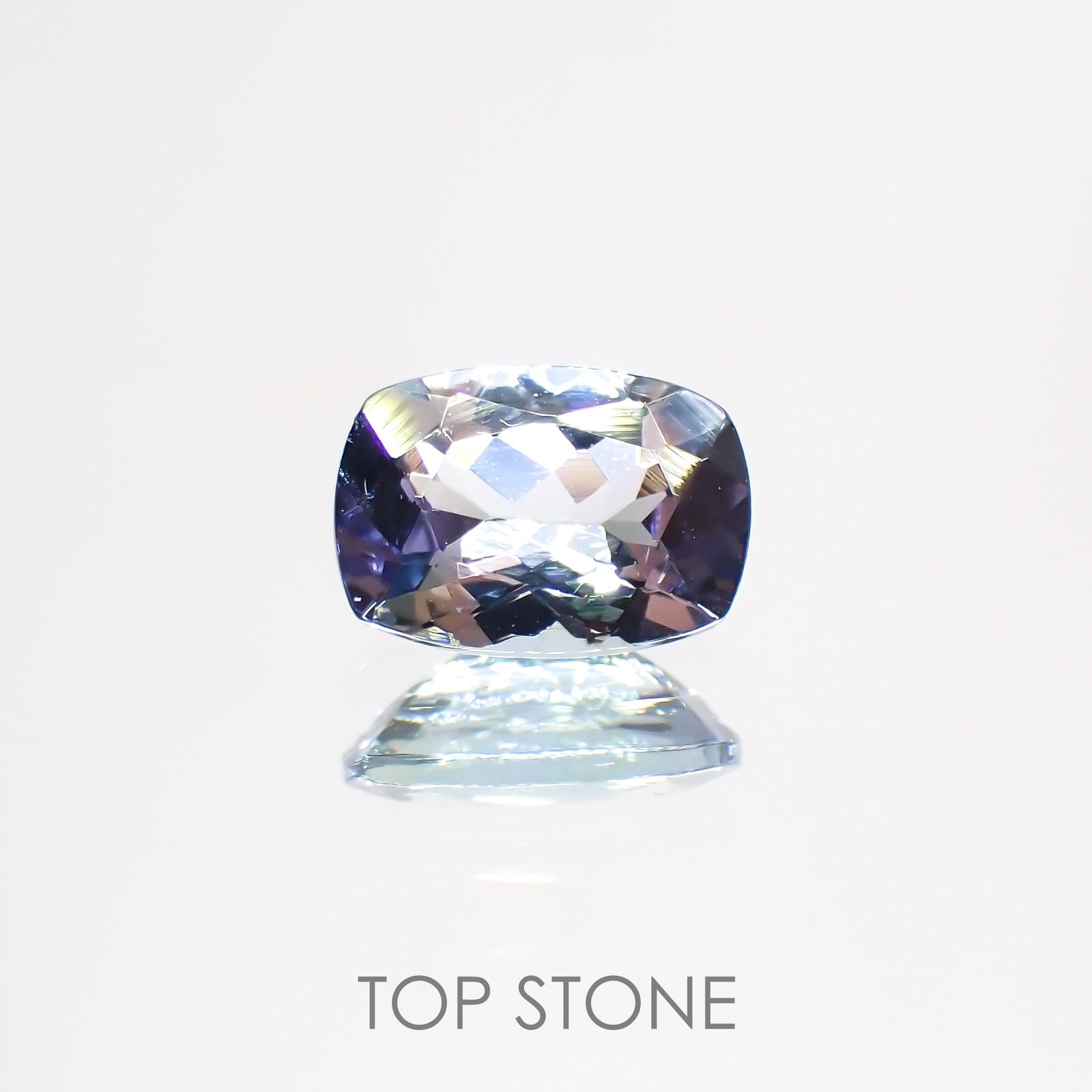 バイカラータンザナイト(宝石名タンザナイト) タンザニア産 0.82ct 識別済[210812666]6.9×4.9mm前後