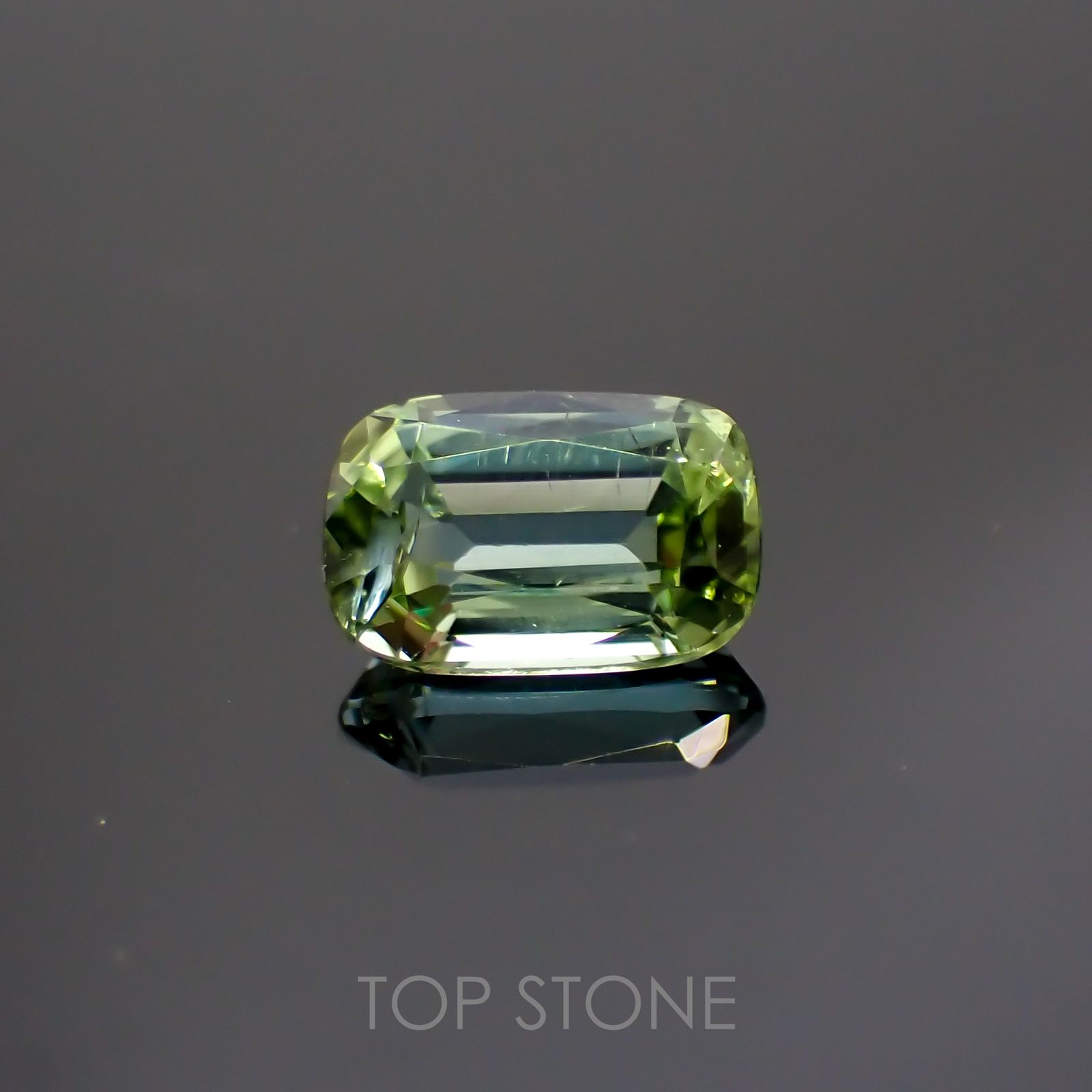 ミントトルマリン(宝石名グリーン・トルマリン) アフガニスタン産 0.67ct 識別済[211013621]6.6×4.3mm前後