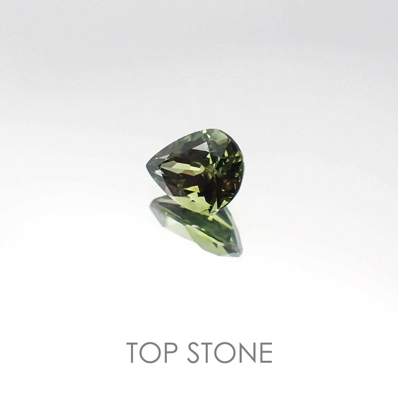 ゴールドシーンサファイア 非加熱(宝石名シーン・サファイア) ケニア産 0.804ct ソ付(彩珠)[20095078]6.5×4.8mm前後