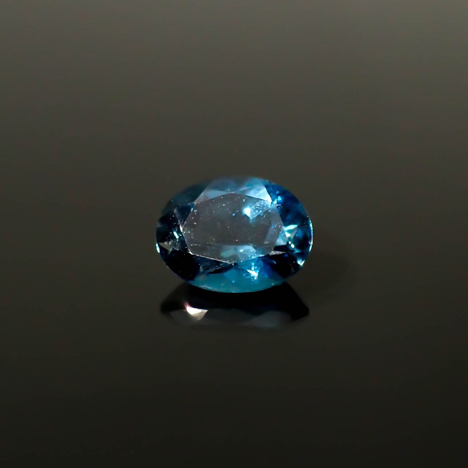 ロンドンブルートパーズ ブラジル産 2.07ct / 9.1x7.1mm前後 [250931126]