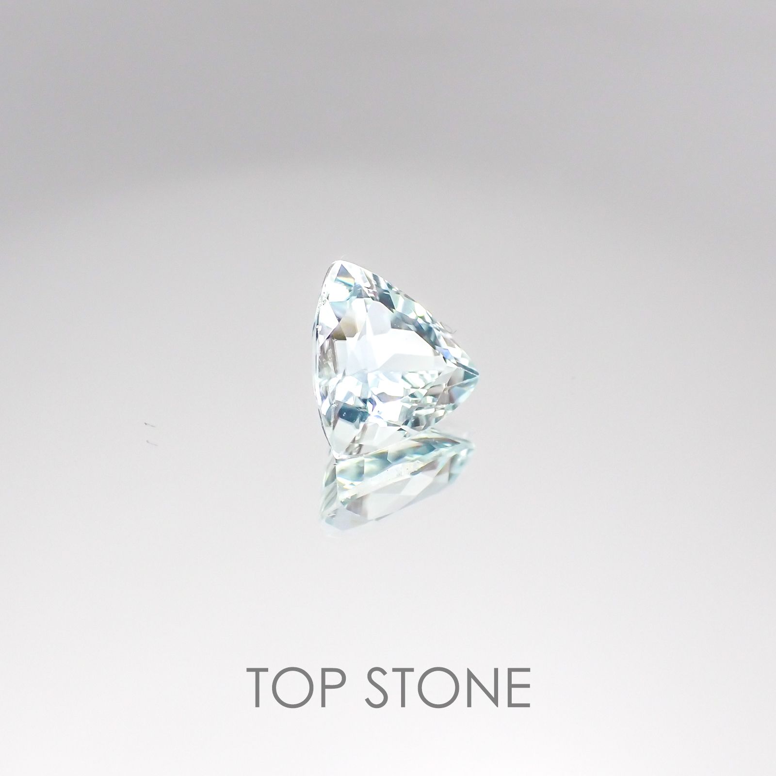 アンブリゴナイト/モンテブラサイト マダガスカル産 ルース 1.92ct[20127383]8.4×8.7mm前後