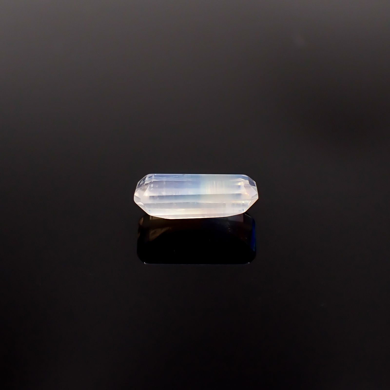 レインボームーンストーン インド・ビハール産 2.71ct / 11.9x6.4mm前後 [260431971]