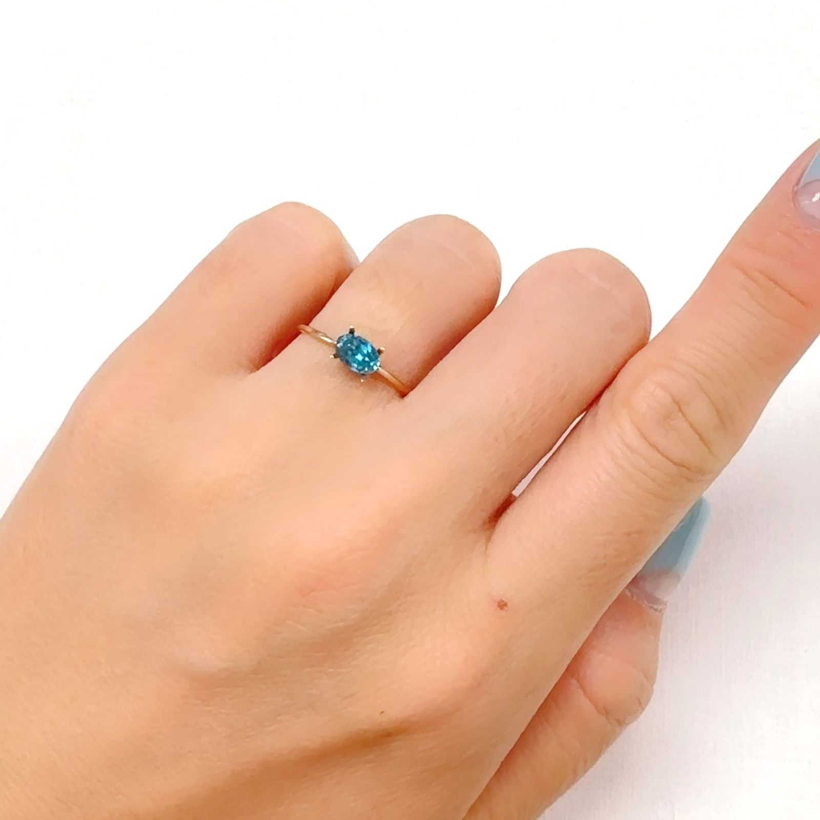 ブルージルコン カンボジア産 0.79ct[240728511]6.2x4mm前後
