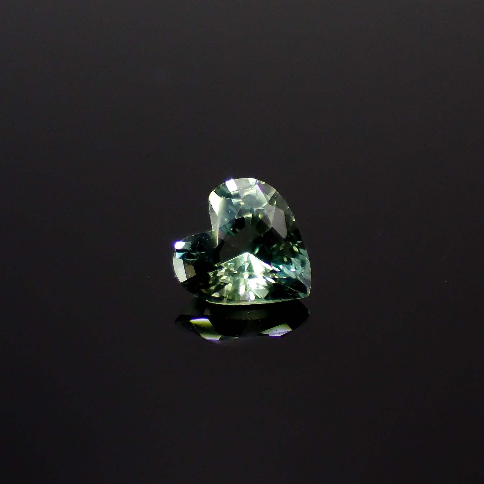 バイカラーサファイア スリランカ/マダガスカル産 0.27ct[240929071]4.1x4mm前後