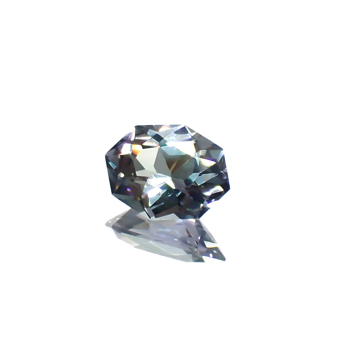 ◇カスタムカット◇バイカラータンザナイト 非加熱(宝石名ゾイサイト)タンザニア産 0.74ct 識別済[221118967]7.3x5.4mm前後