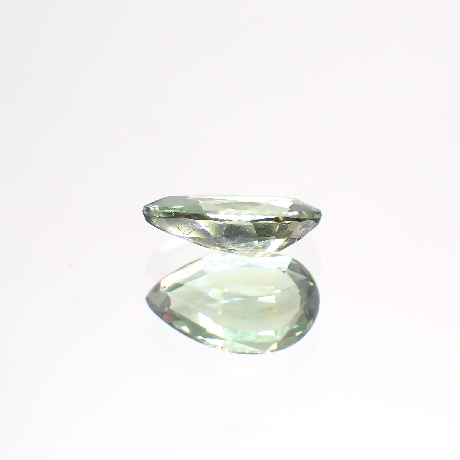 アレキサンドライト(宝石名アレキサンドライト)マダガスカル産 0.46ct 識別済[220114617]6.5x4.2mm前後
