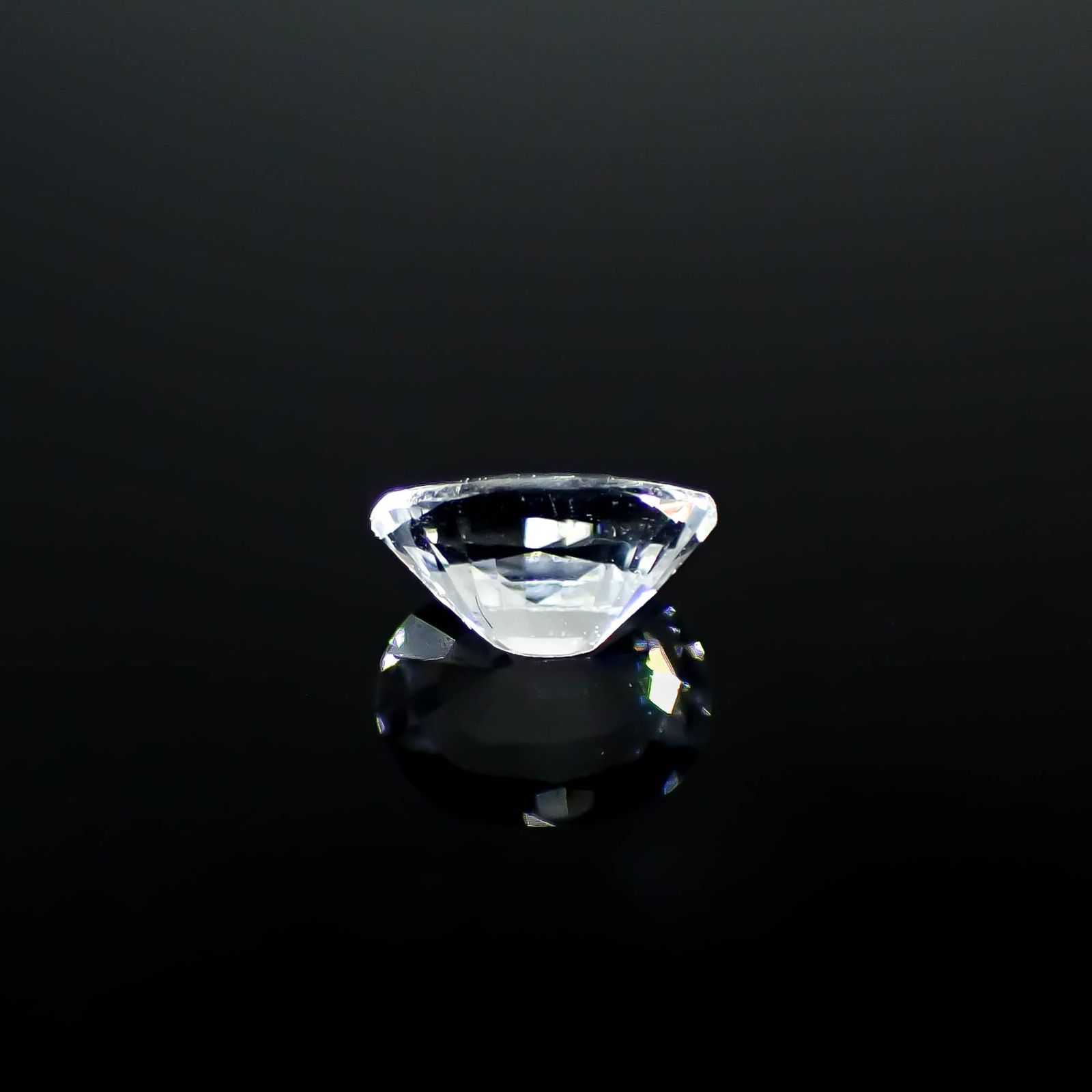 カラーレスサファイア スリランカ産 0.38ct [250830974]5x3.9mm前後