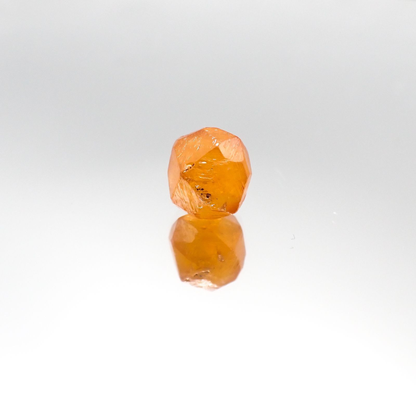 スペサルティンガーネット マンダリンオレンジカラー 原石(宝石名ガーネット)タンザニア産 5.10ct 識別済[230823125]9.3x8.4mm前後