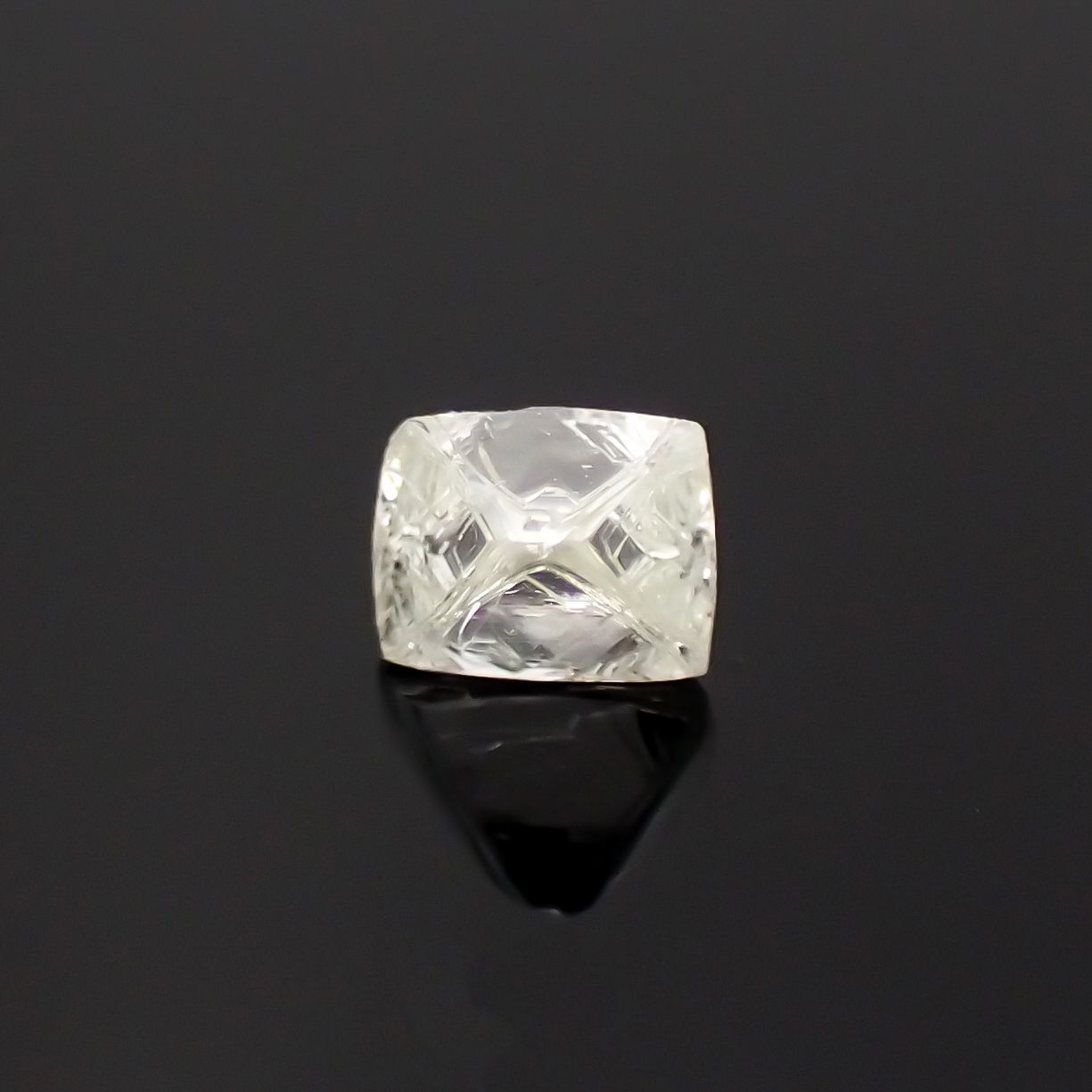 ソーヤブルダイヤモンド 原石(宝石名ダイアモンド) 0.265ct ソ付(彩珠)[230120150]3.5x3.2mm前後