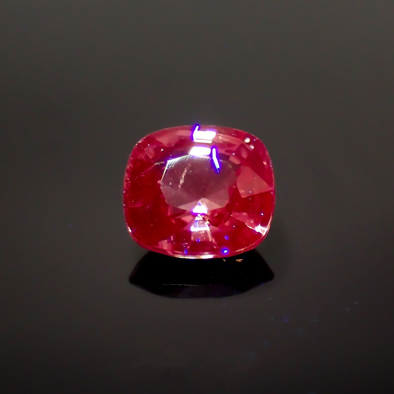 パープルスピネル(宝石名スピネル)ビルマ産 1.20ct 識別済[231124304]6.8x6.3mm前後
