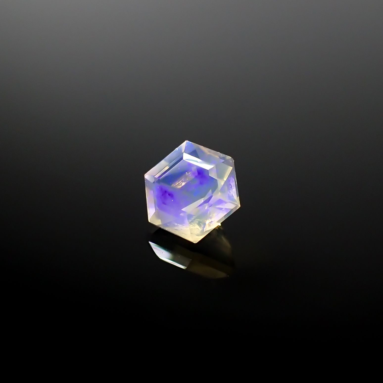 ◇ヘキサゴンカット◇エチオピアオパール エチオピア産 0.17ct[240226211]4x3.8mm前後
