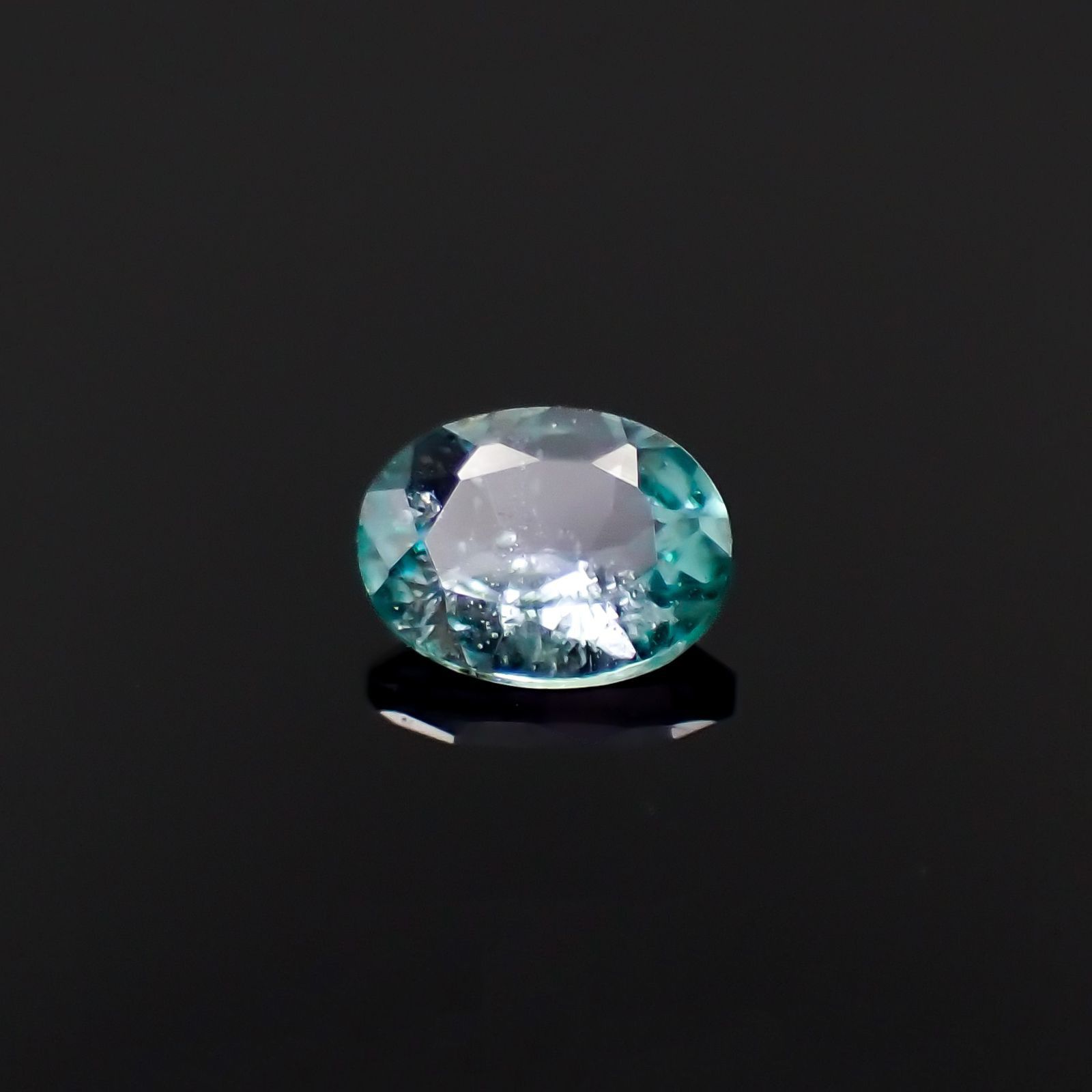 ブルーグリーンコーネルピン(宝石名コーネルピン)タンザニア産 識別済 0.12ct / 3.3x2.5mm前後 [251019245]