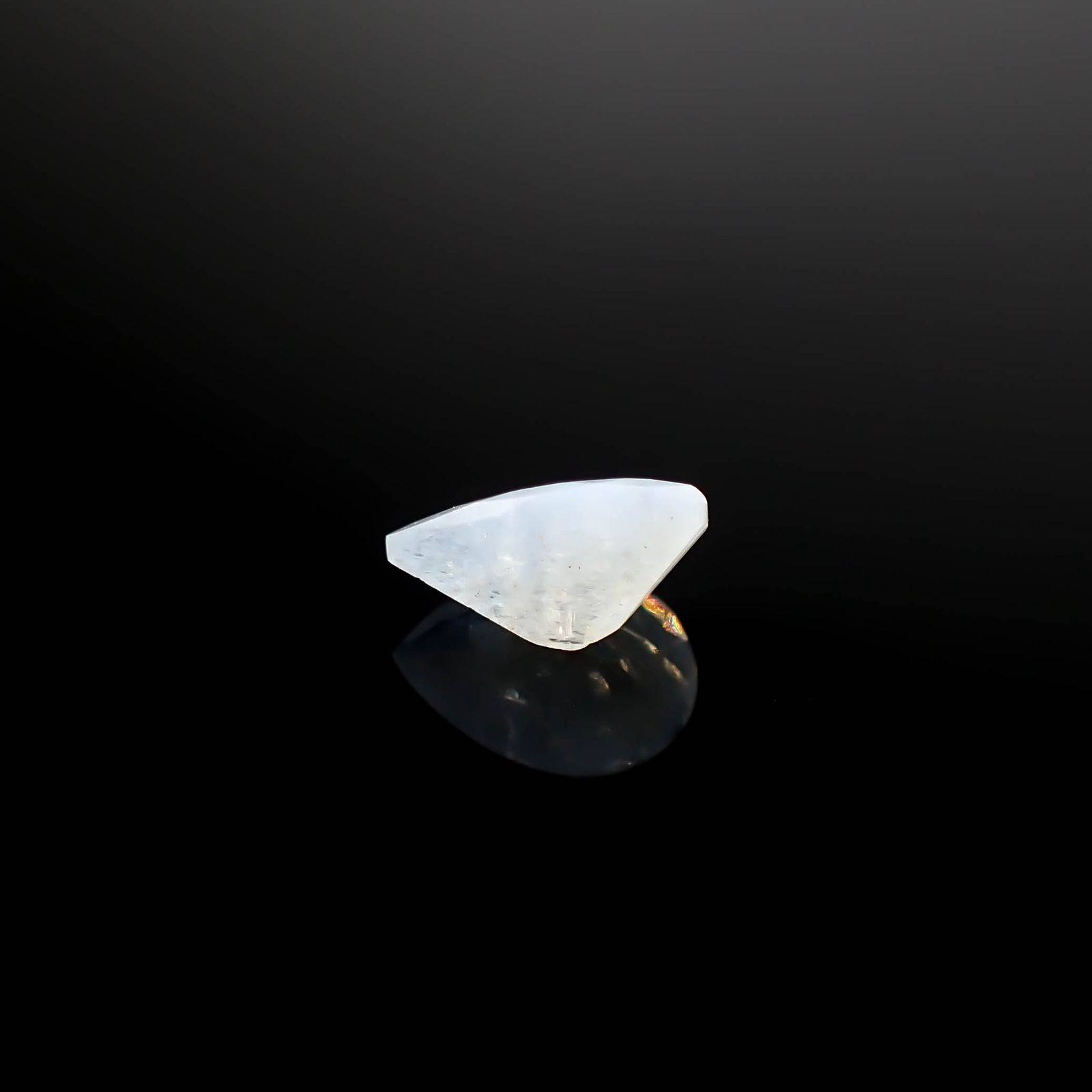 イリデッセンスアクアマリン ブラジル産 0.80ct [250730836]8.1x5.6mm前後