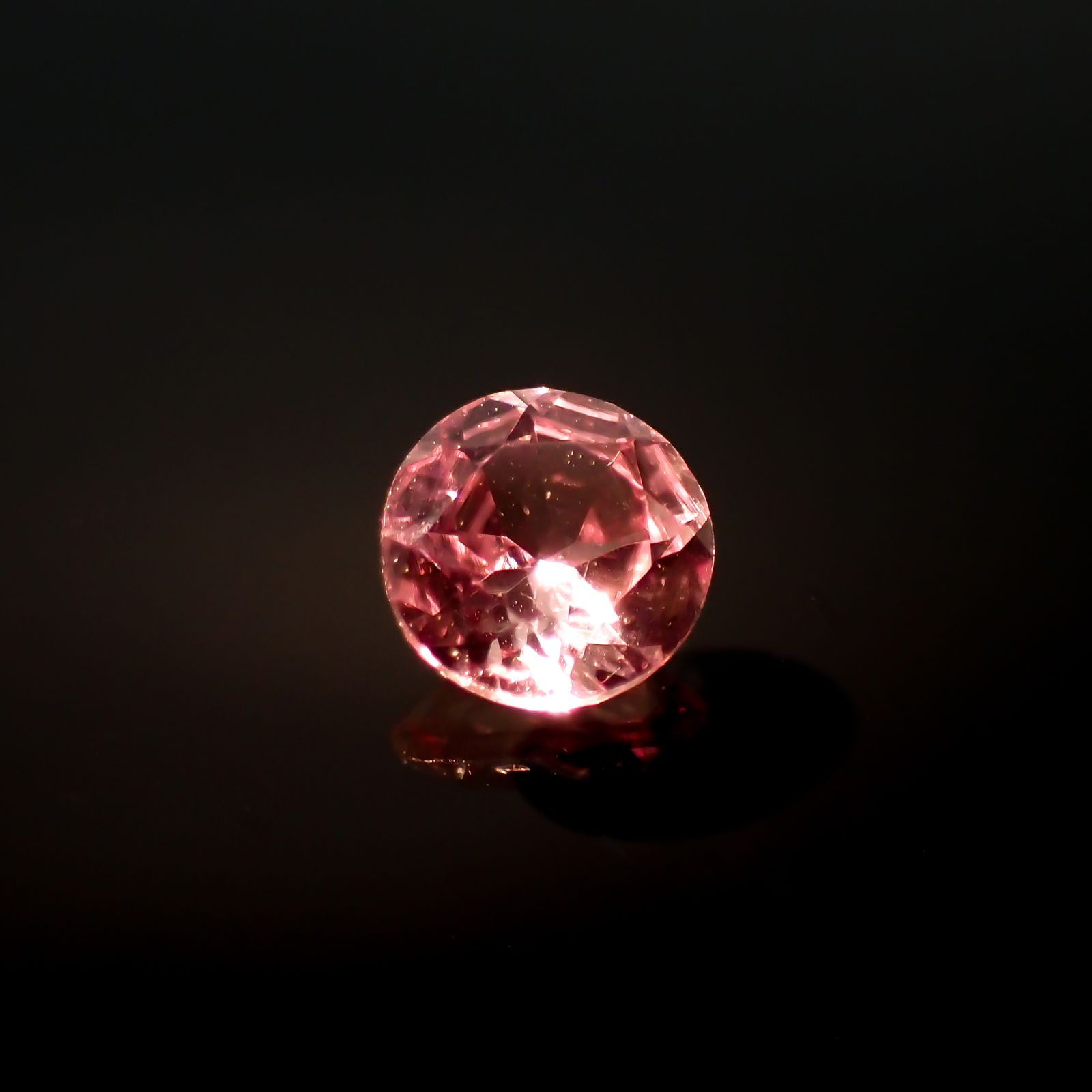 ドラゴンガーネット タンザニア産 0.43ct[231023691]4.6x4.6mm前後
