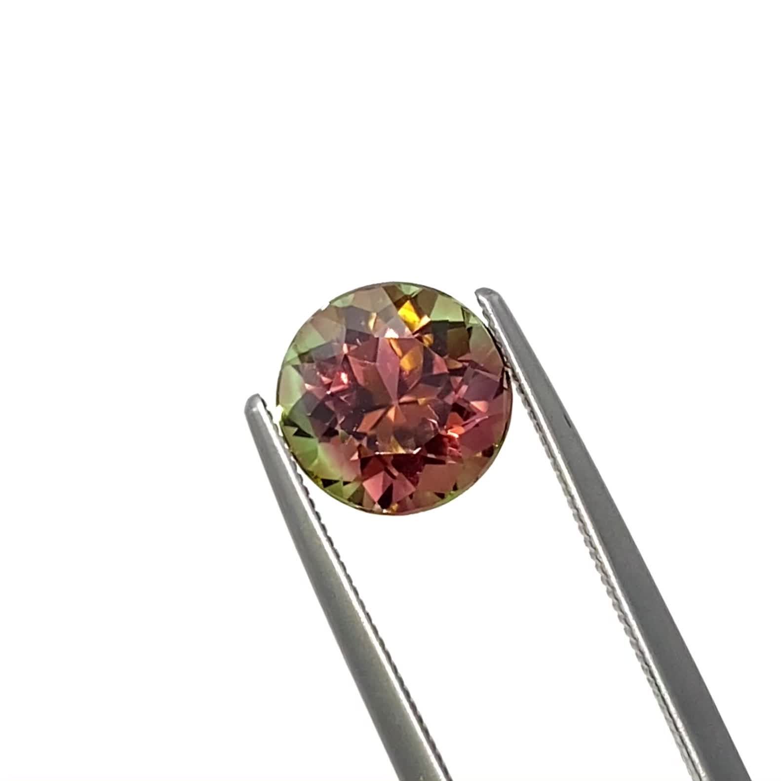 バイカラートルマリン ブラジル産 2.73ct / 8.5x8.5mm前後