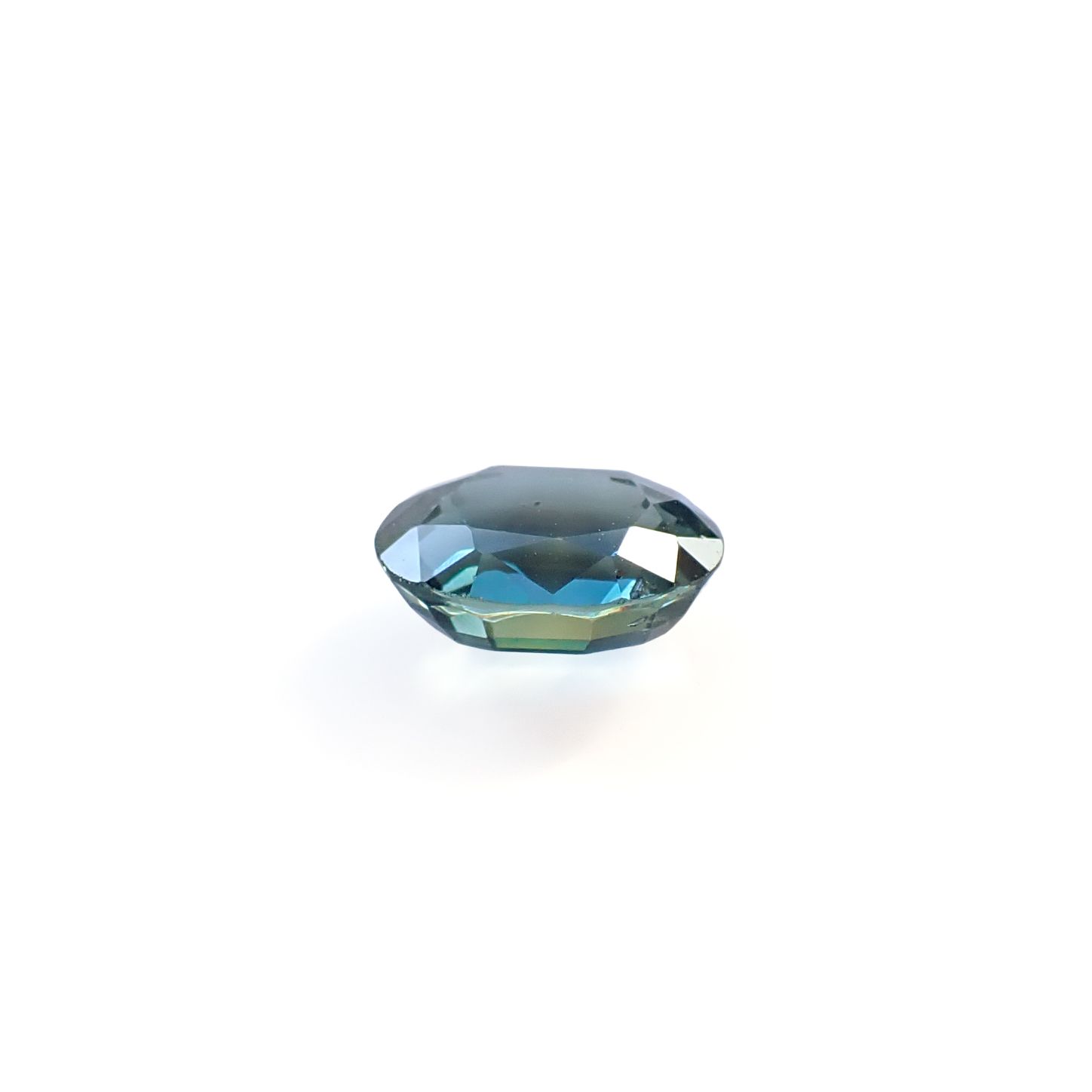 サファイア(宝石名サファイア) マダガスカル/スリランカ産 ソ付(彩珠) 1.768ct / 7.8x6mm前後 [260112473]