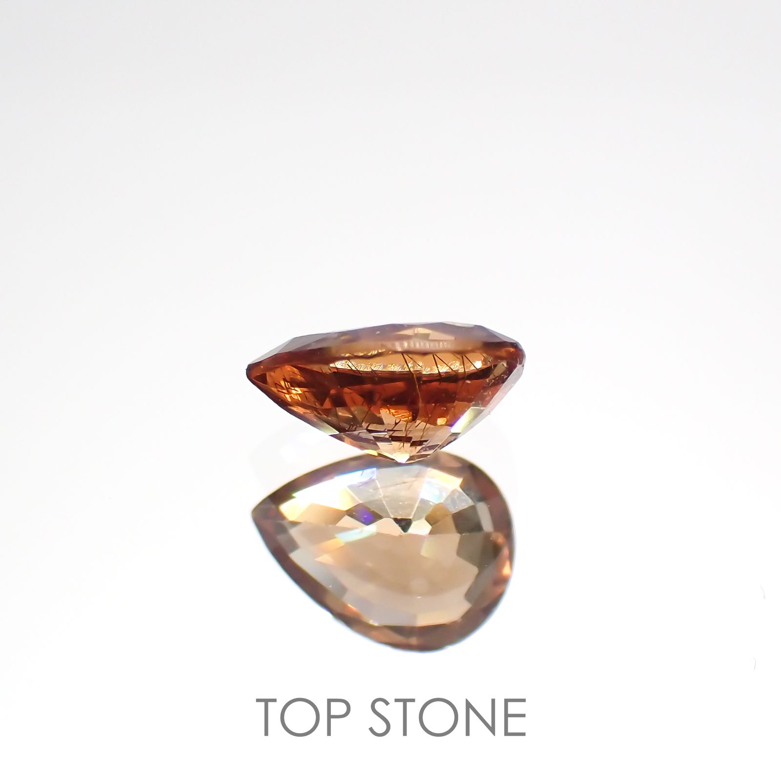 カラーシフトマラヤガーネット(宝石名ガーネット)タンザニア産 0.71ct 識別済[220115010]6.3x4.7mm前後