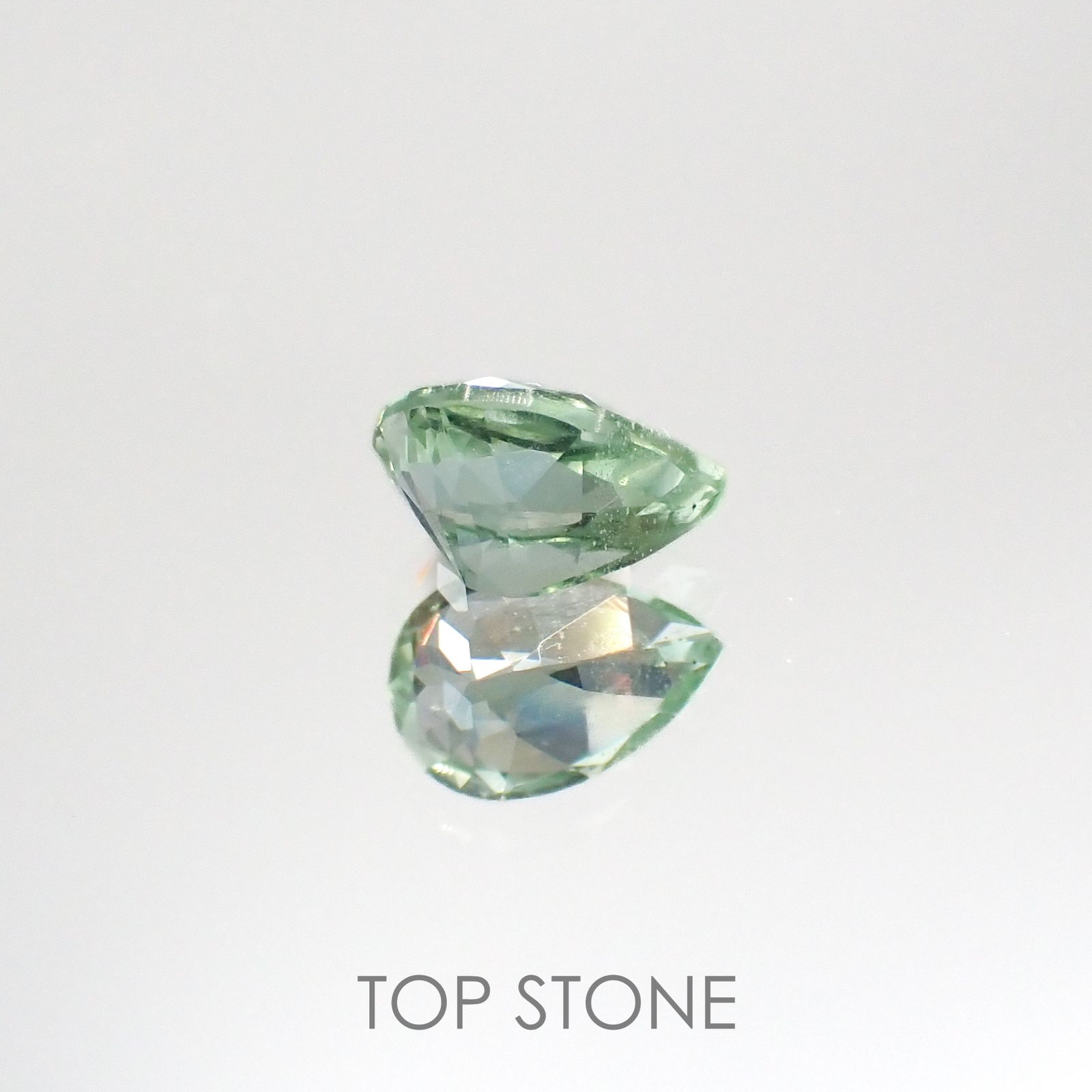 バナジウムコーネルピン(宝石名コーネルピン)タンザニア・タンガ州産 1.02ct 識別済[220716902]7.6x5.1mm前後