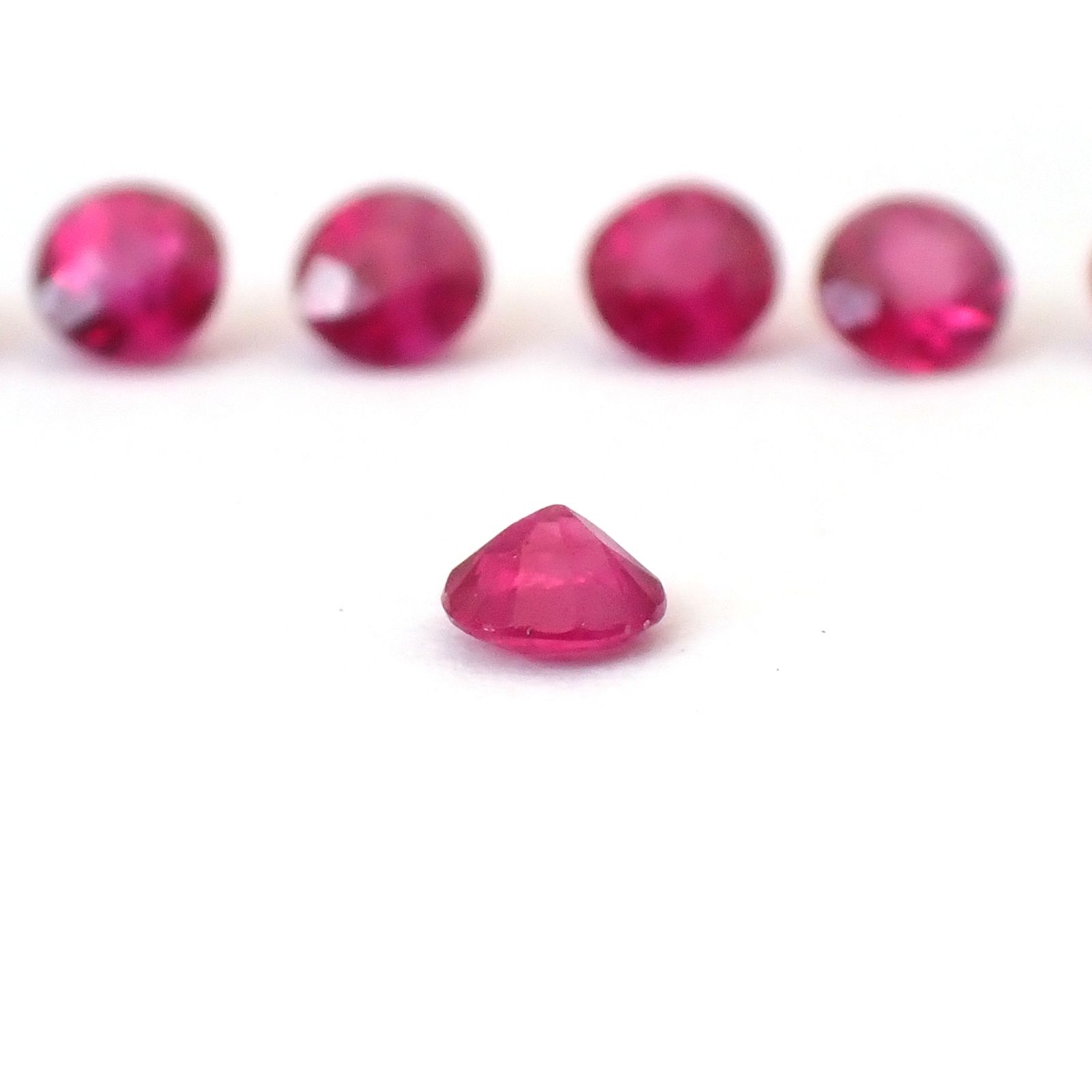 ルビー 7個セット タイ/モザンビーク産 0.39ct(7pcs合計) / 2.2x2.2mm前後 [260532283]