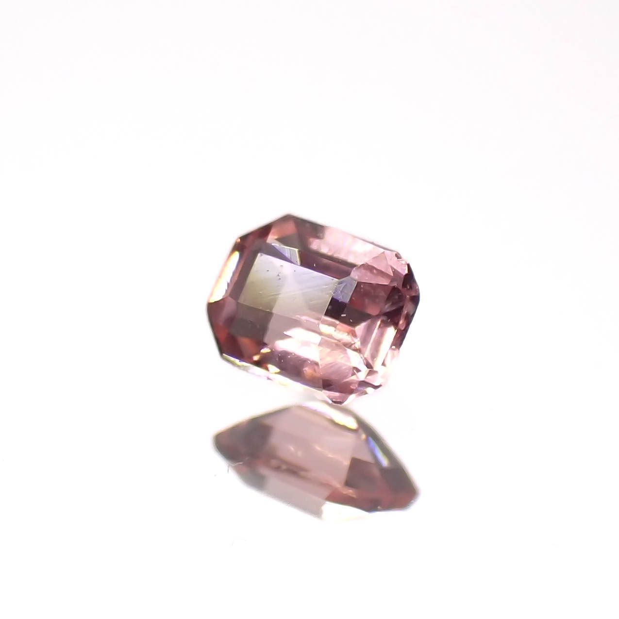 ヴェイリネナイト(宝石名ベイリネナイト)パキスタン産 0.046ct 識別済[221219289]2.3x1.7mm前後